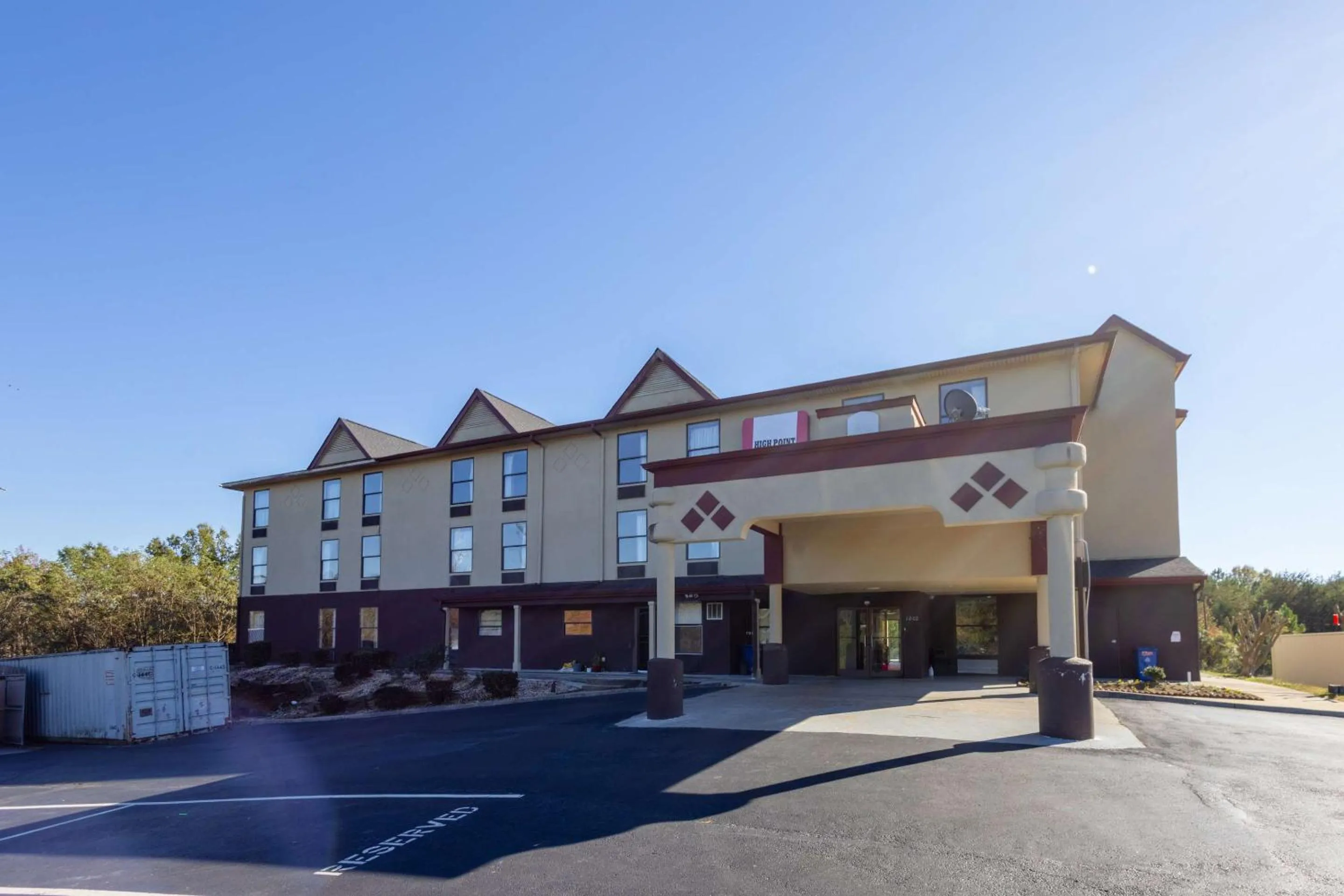 Property building in Clarion Pointe I-85 High Point - Archdale