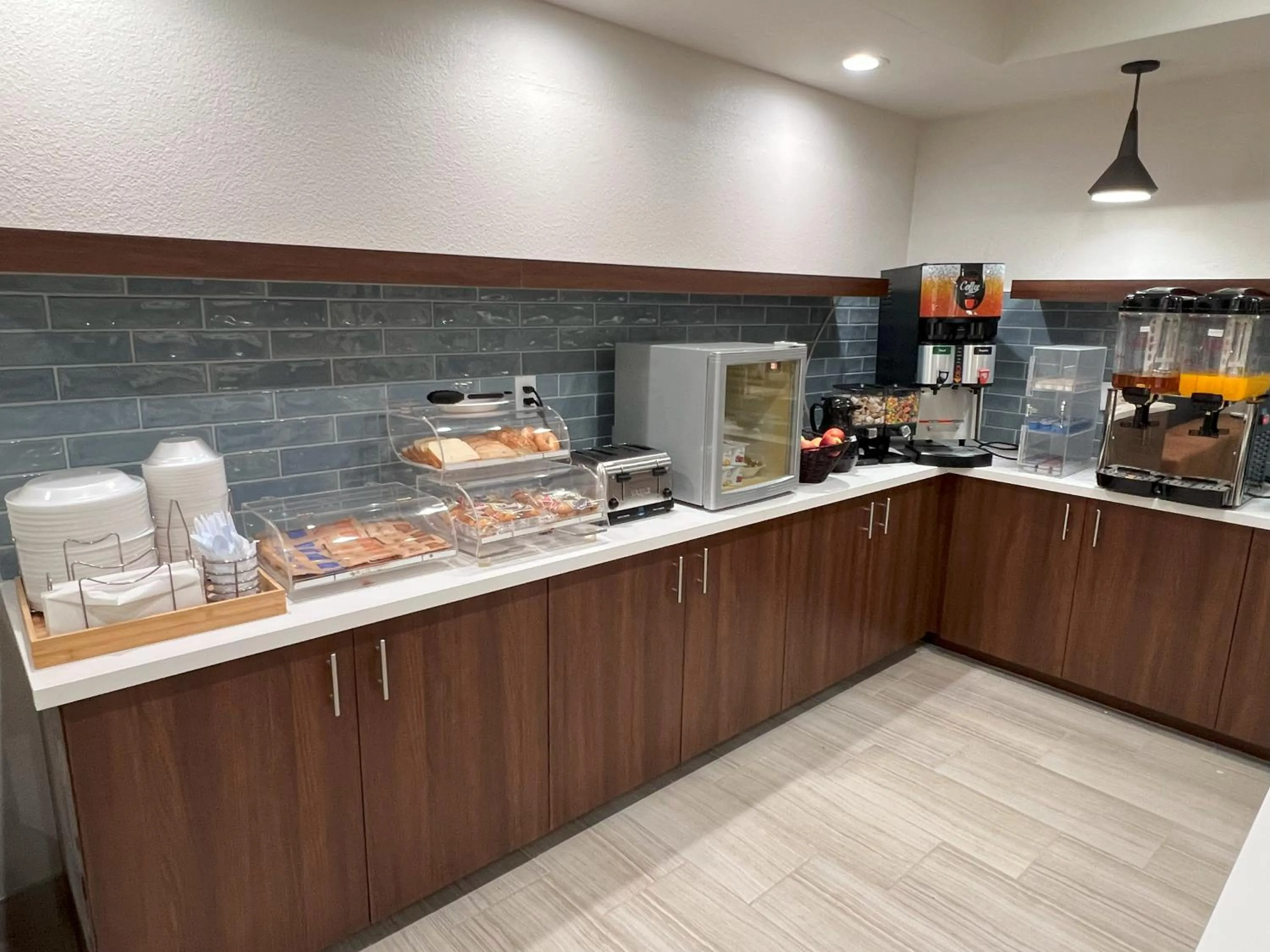 Breakfast in Clarion Pointe I-85 High Point - Archdale