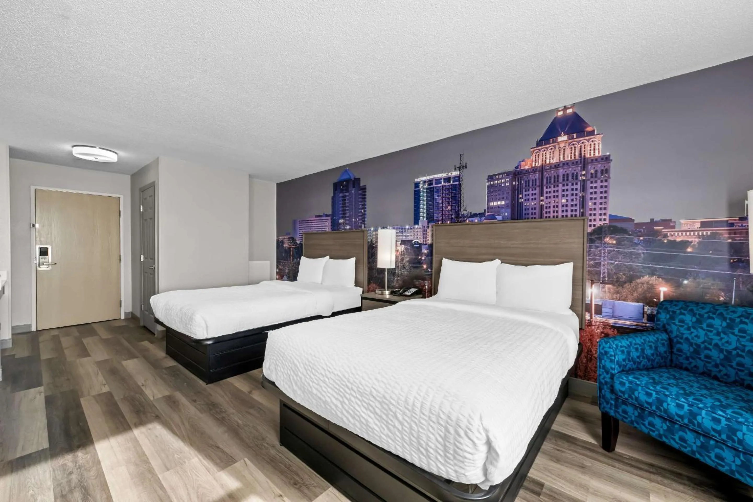 Bedroom in Clarion Pointe I-85 High Point - Archdale