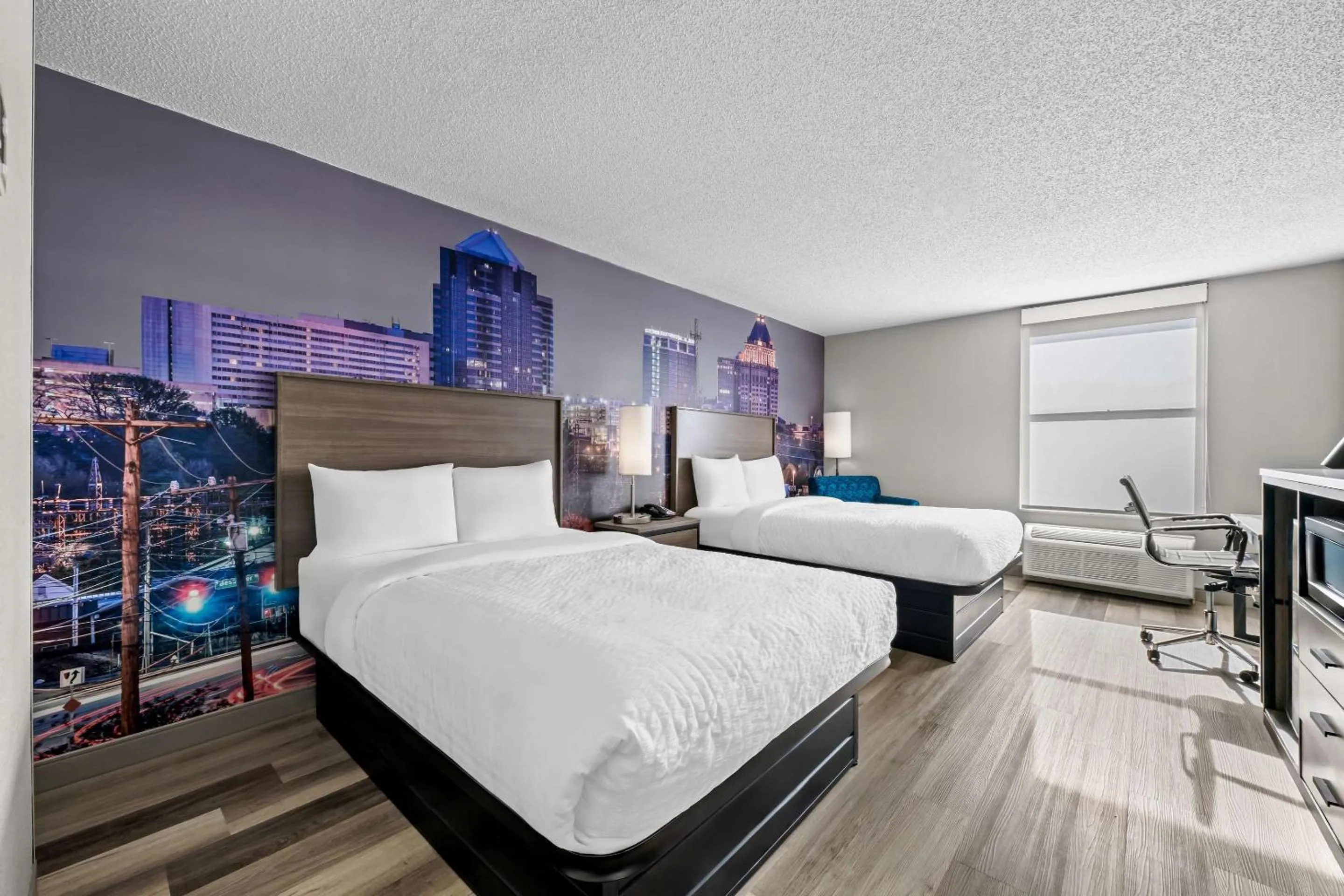 Bedroom in Clarion Pointe I-85 High Point - Archdale