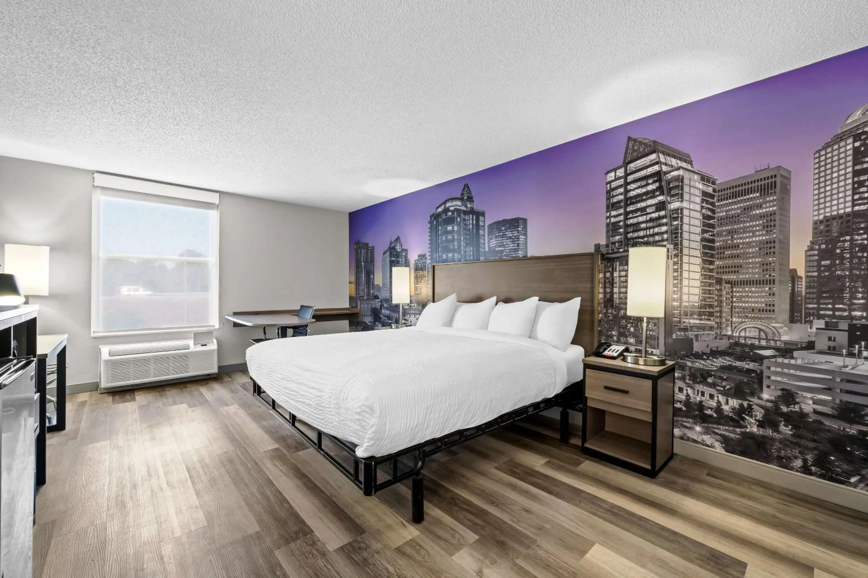 Bedroom in Clarion Pointe I-85 High Point - Archdale