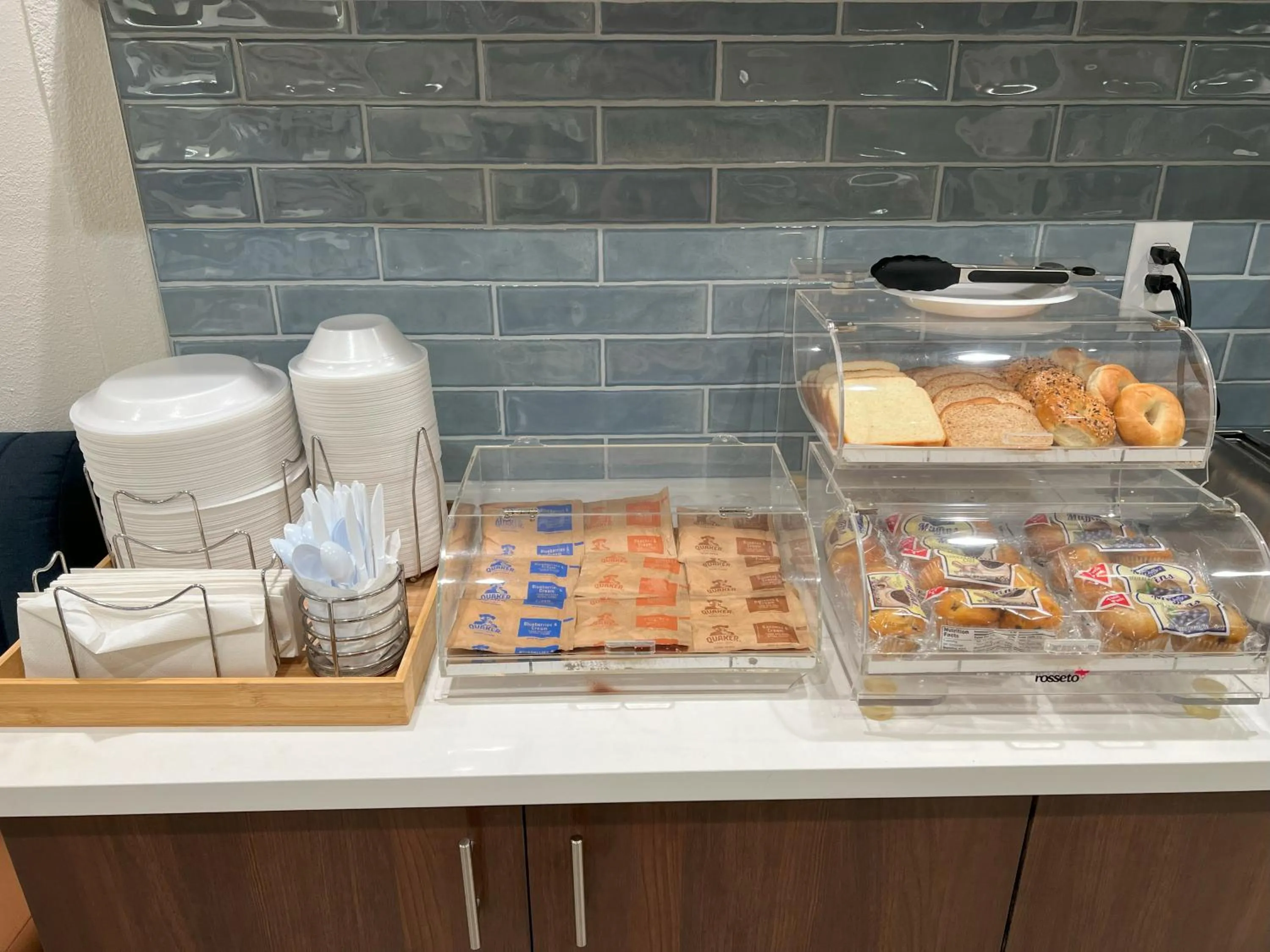 Breakfast in Clarion Pointe I-85 High Point - Archdale