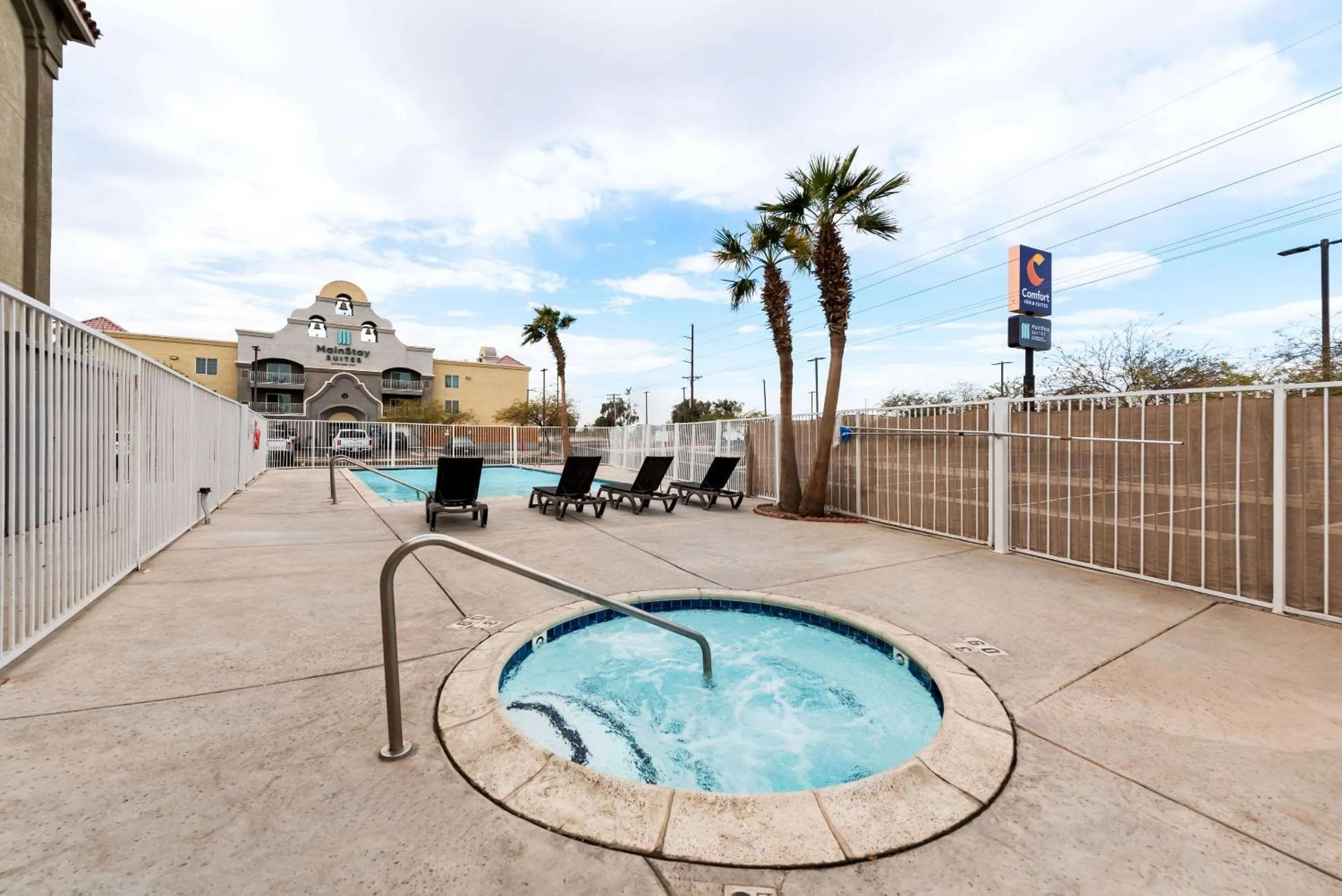 Swimming pool in Comfort Inn & Suites El Centro I-8