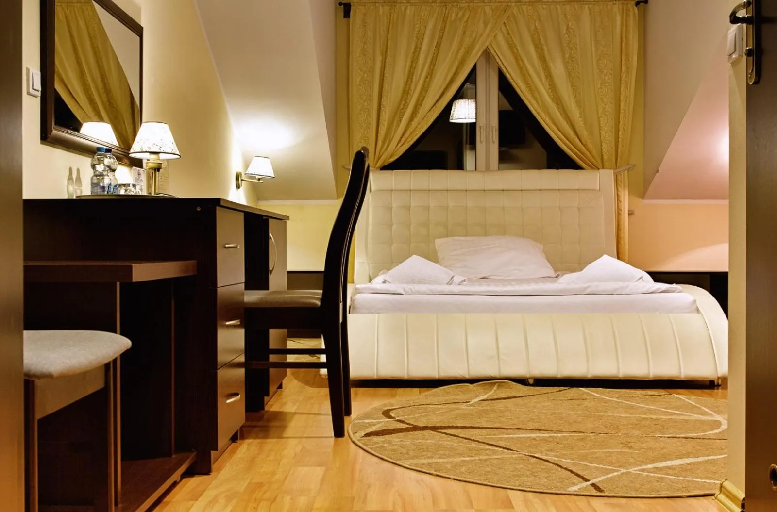 Bed in Dworek Różany Hotel & Restauracja