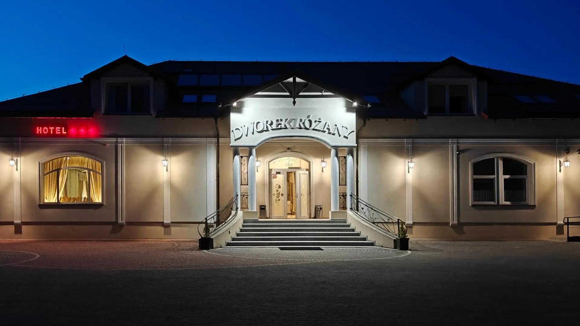 Property building in Dworek Różany Hotel & Restauracja