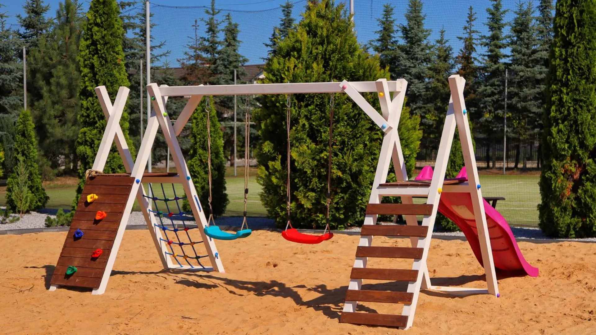 Children play ground in Dworek Różany Hotel & Restauracja