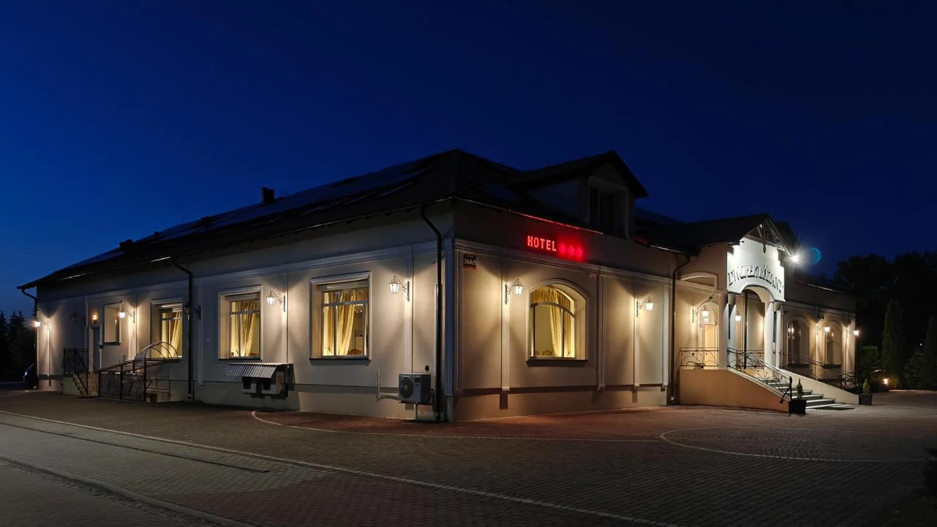 Property building in Dworek Różany Hotel & Restauracja