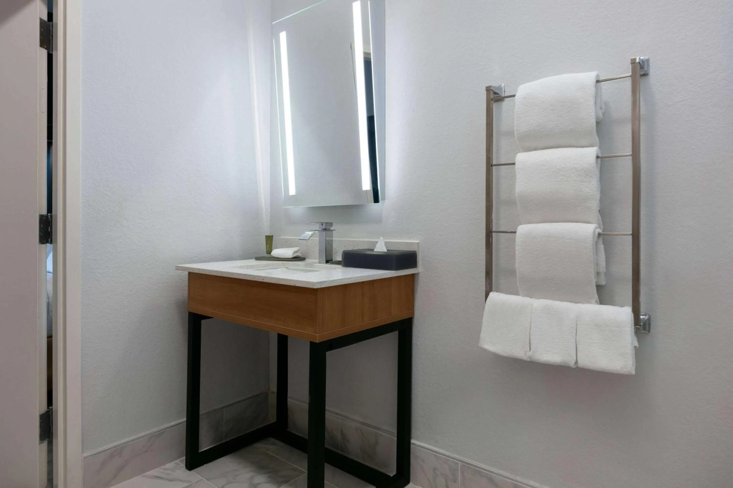 Shower in La Quinta Inn & Suites by Wyndham Ft Worth-Burleson