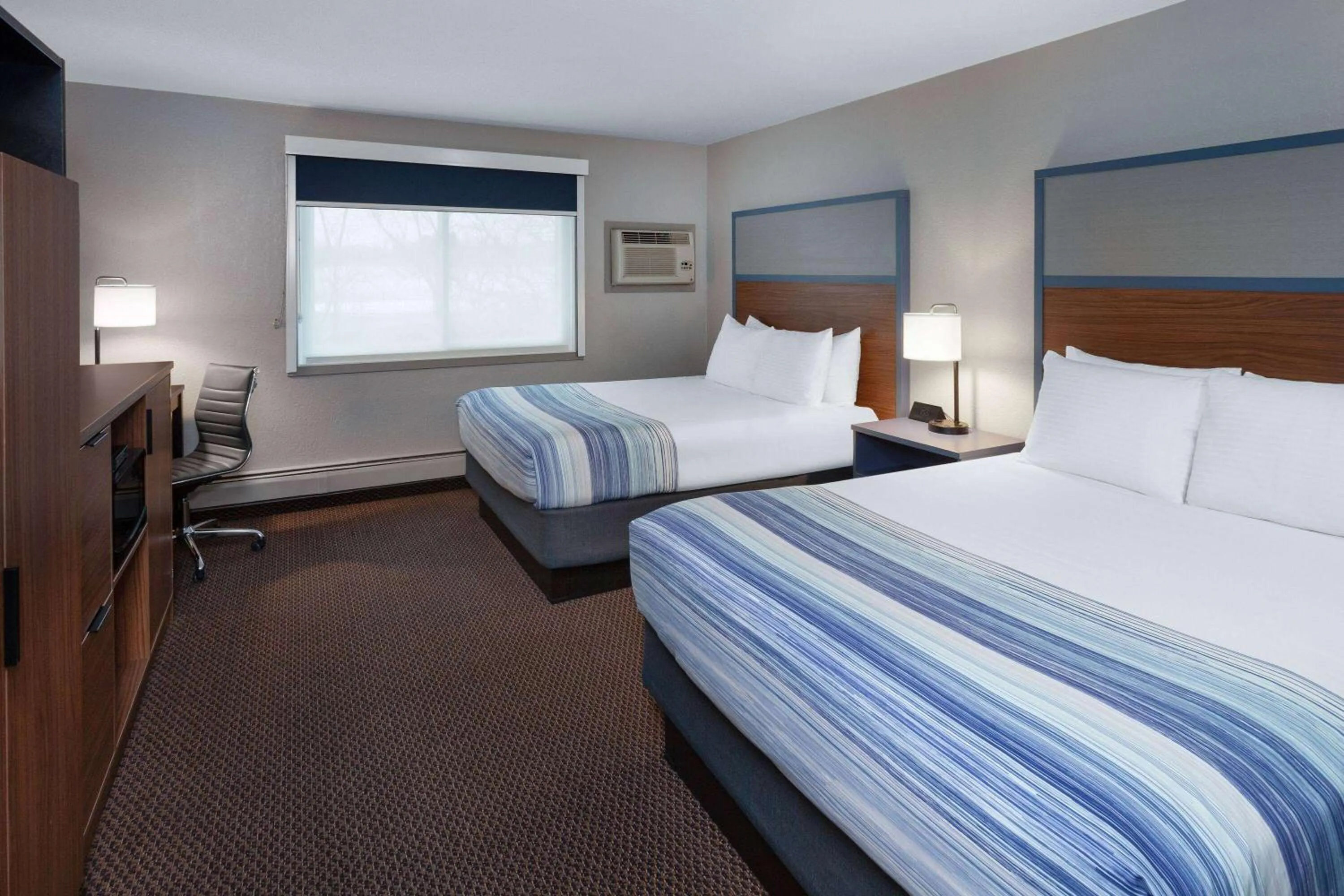 Bed in AmericInn by Wyndham New Richmond