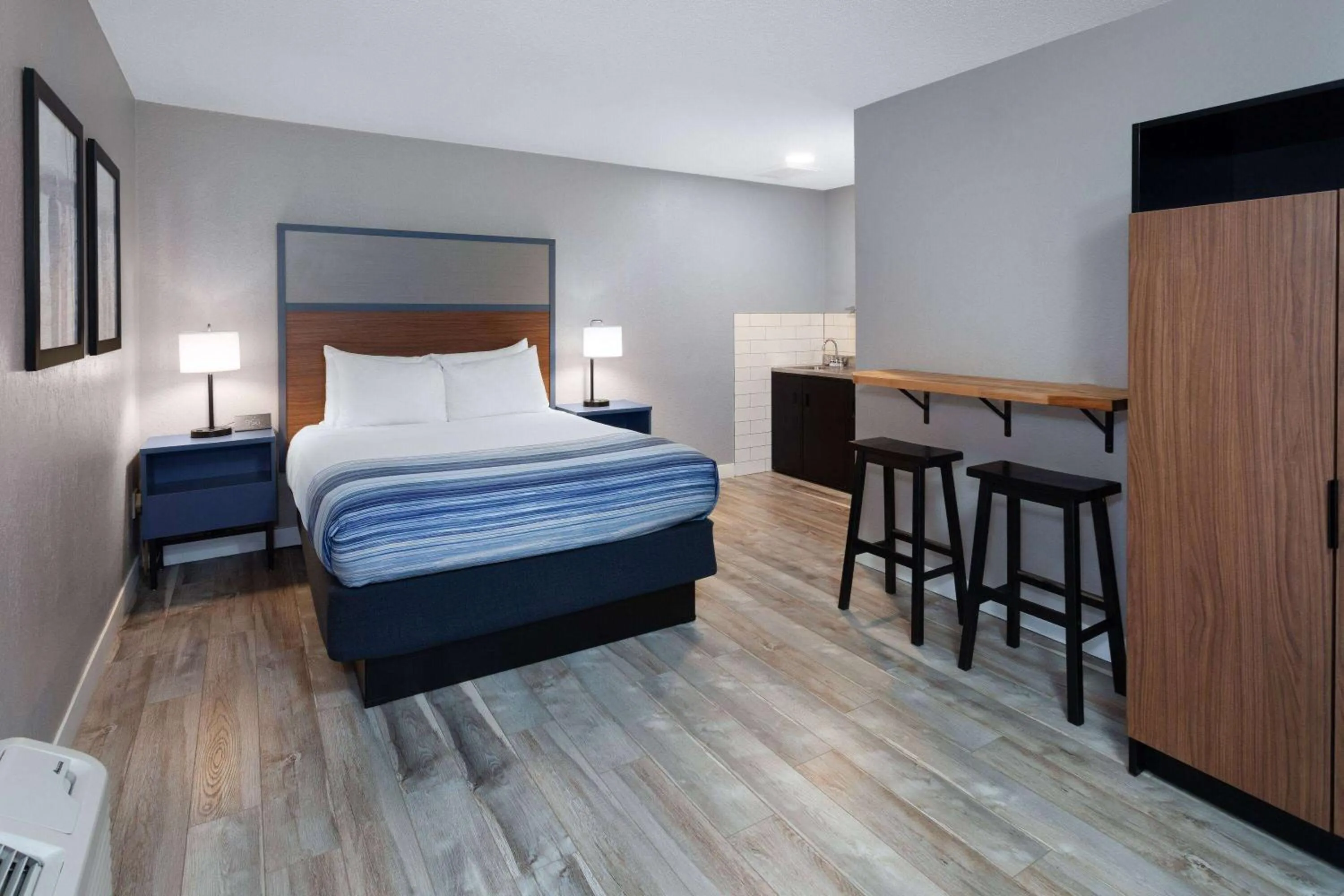 Photo of the whole room, Bed in AmericInn by Wyndham New Richmond