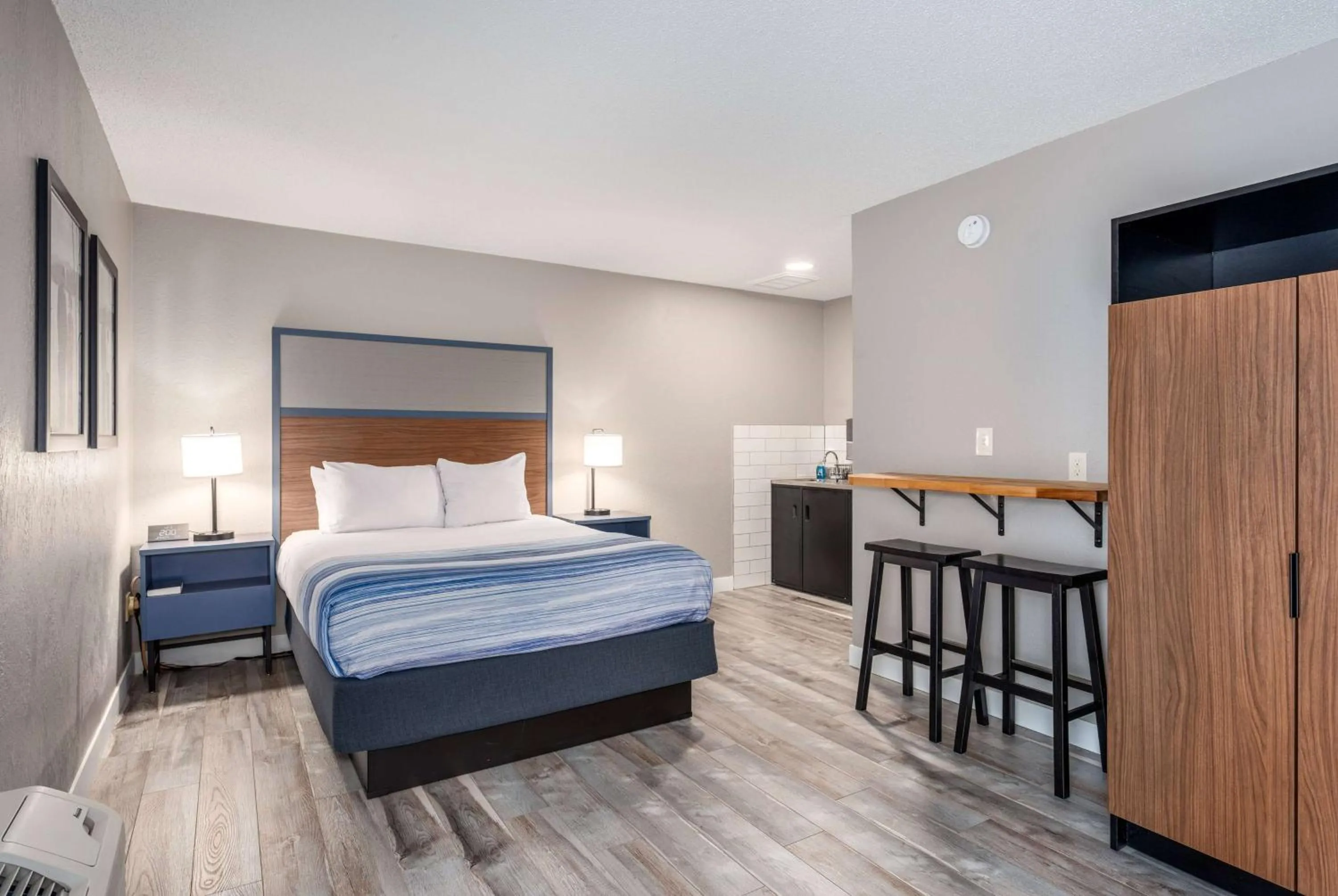 Photo of the whole room, Bed in AmericInn by Wyndham New Richmond