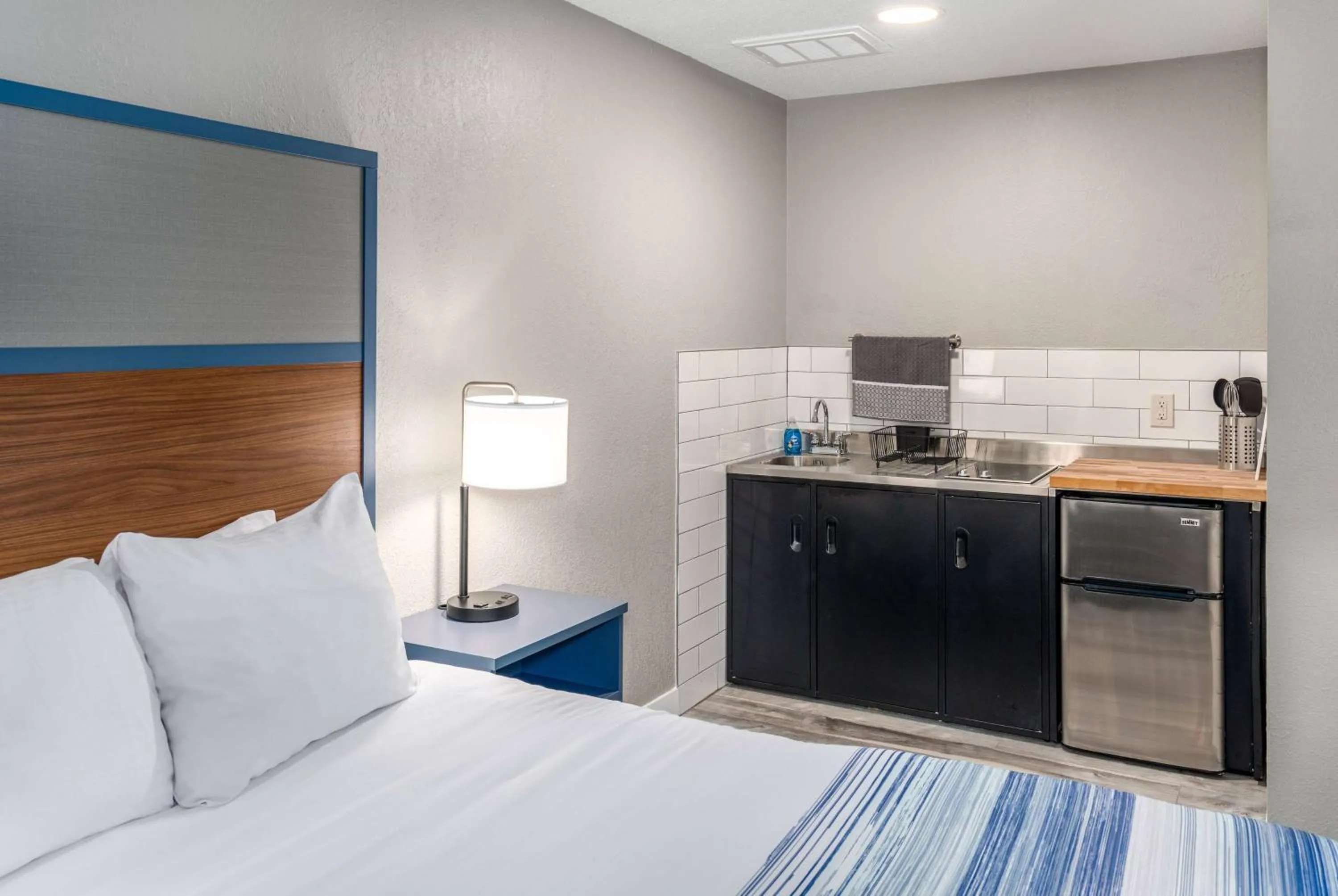 Photo of the whole room, Bed in AmericInn by Wyndham New Richmond
