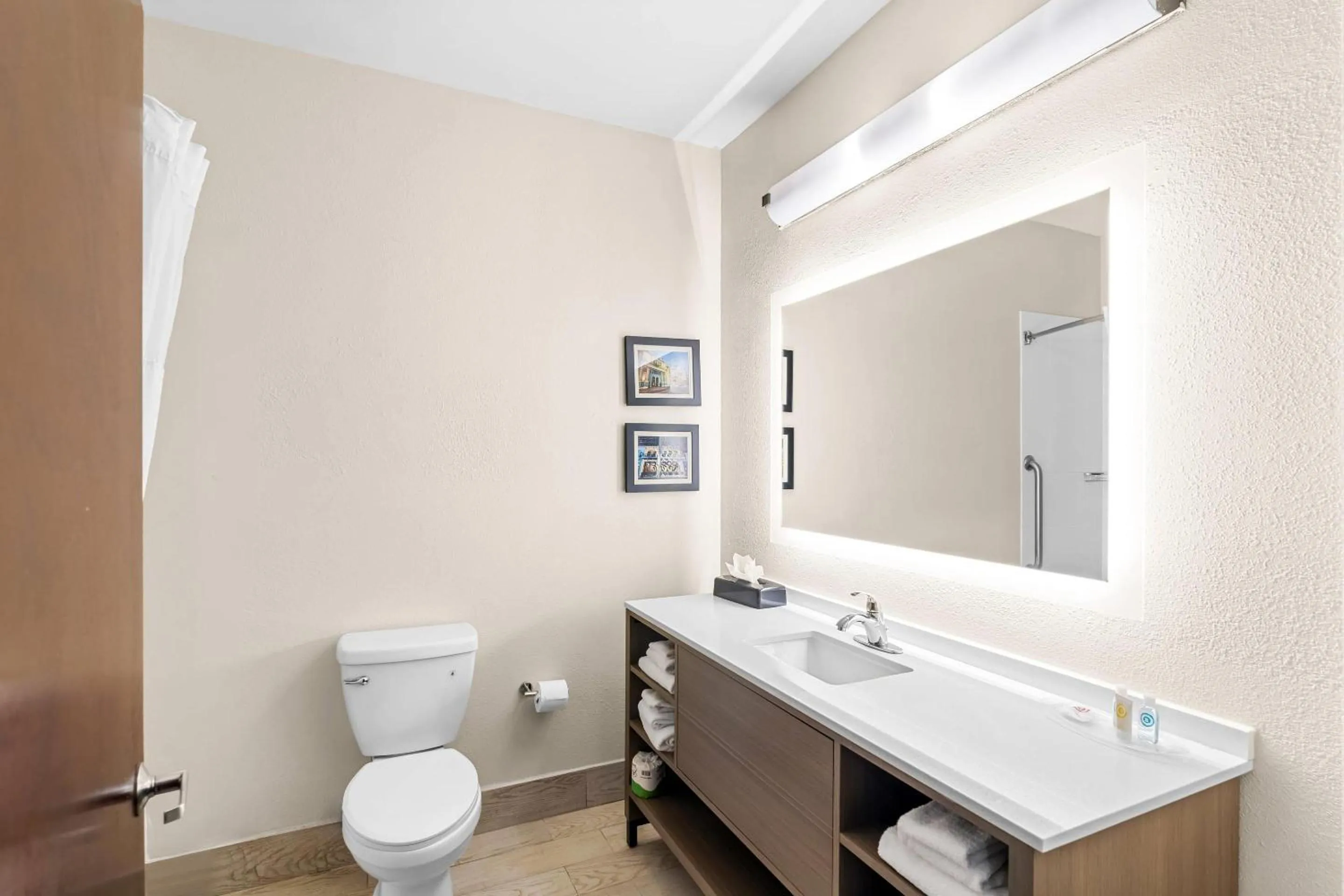 Bedroom in Comfort Suites Daphne - Mobile East Bay