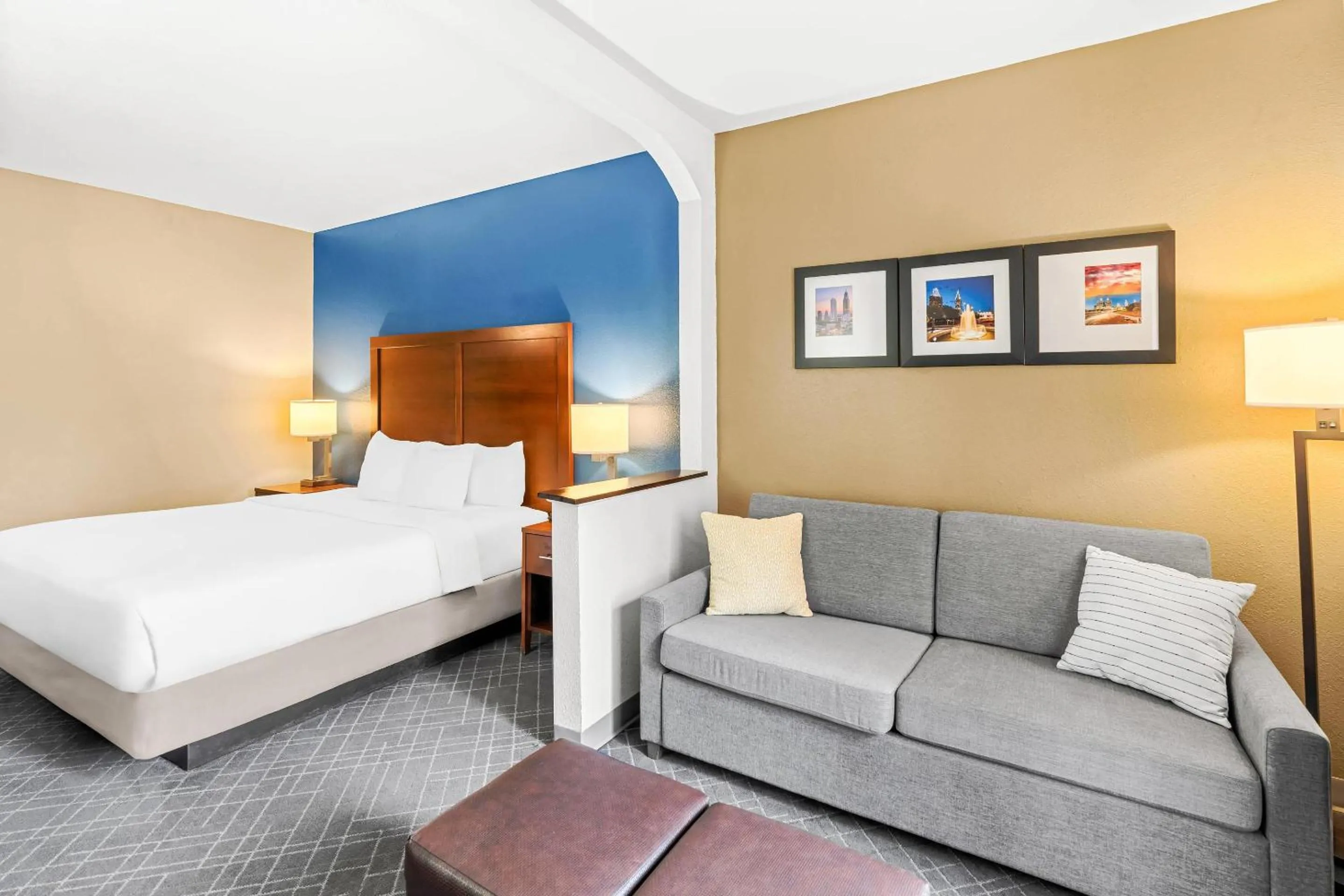 Bedroom, Bed in Comfort Suites Daphne - Mobile East Bay