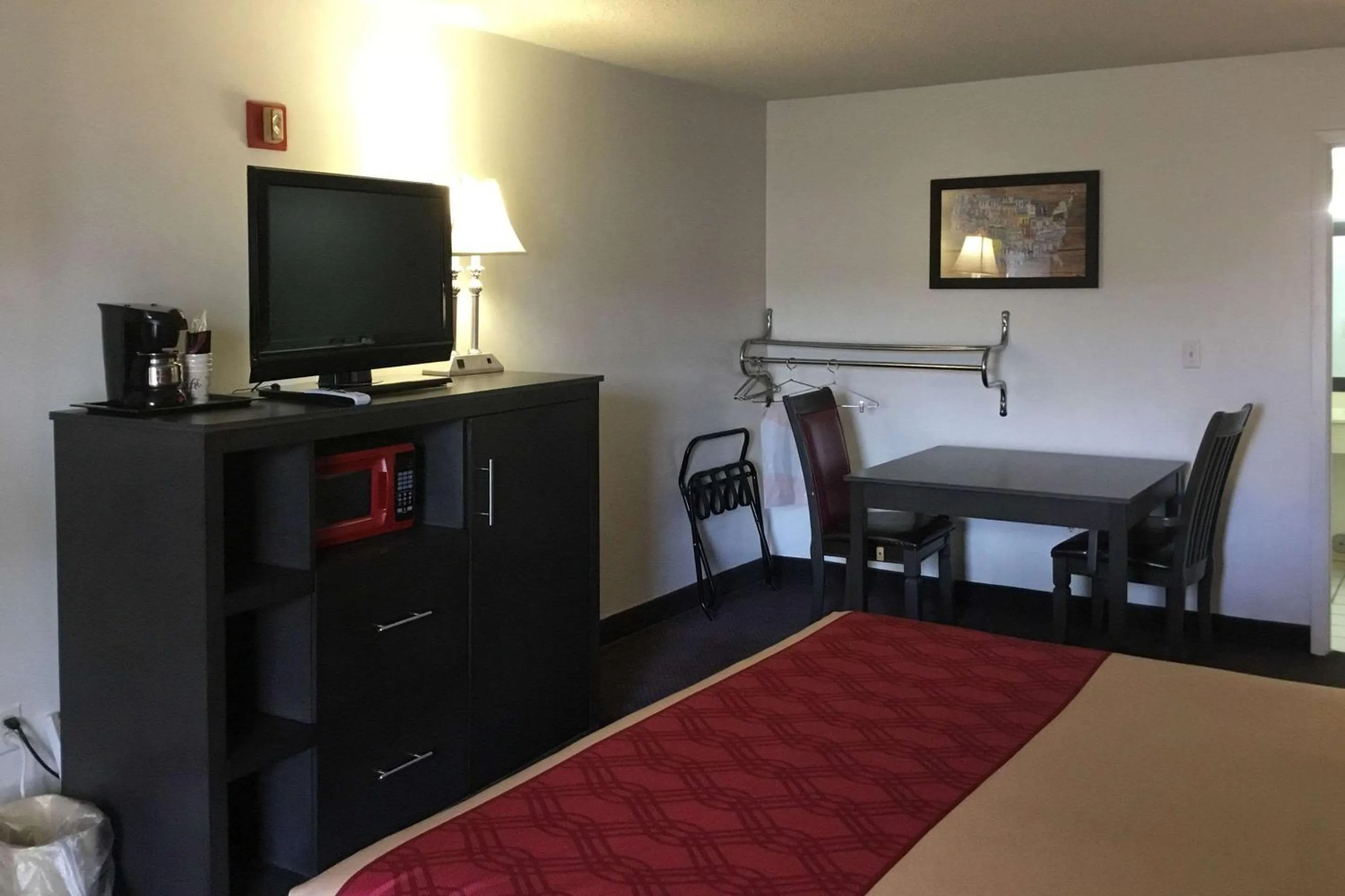 Photo of the whole room in Econo Lodge Ruther Glen