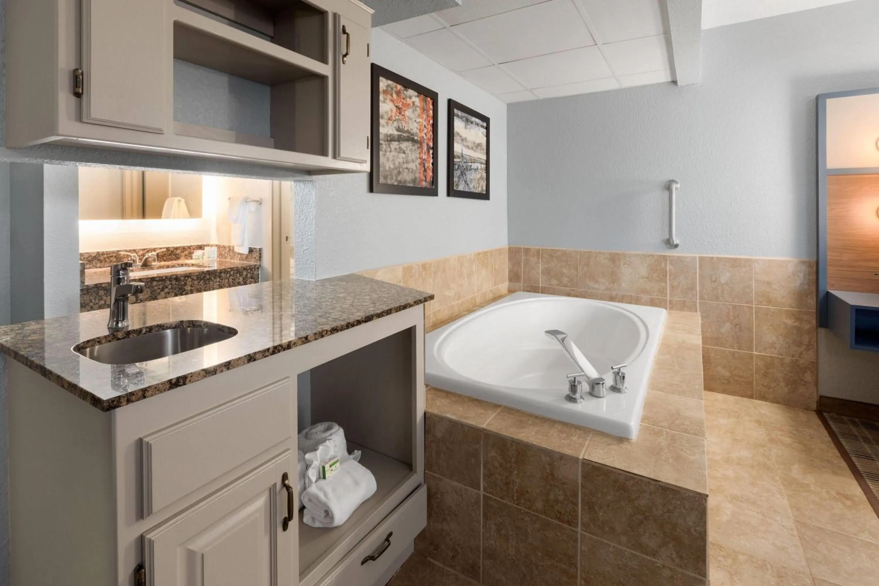 Bath, Bed in AmericInn by Wyndham Chippewa Falls
