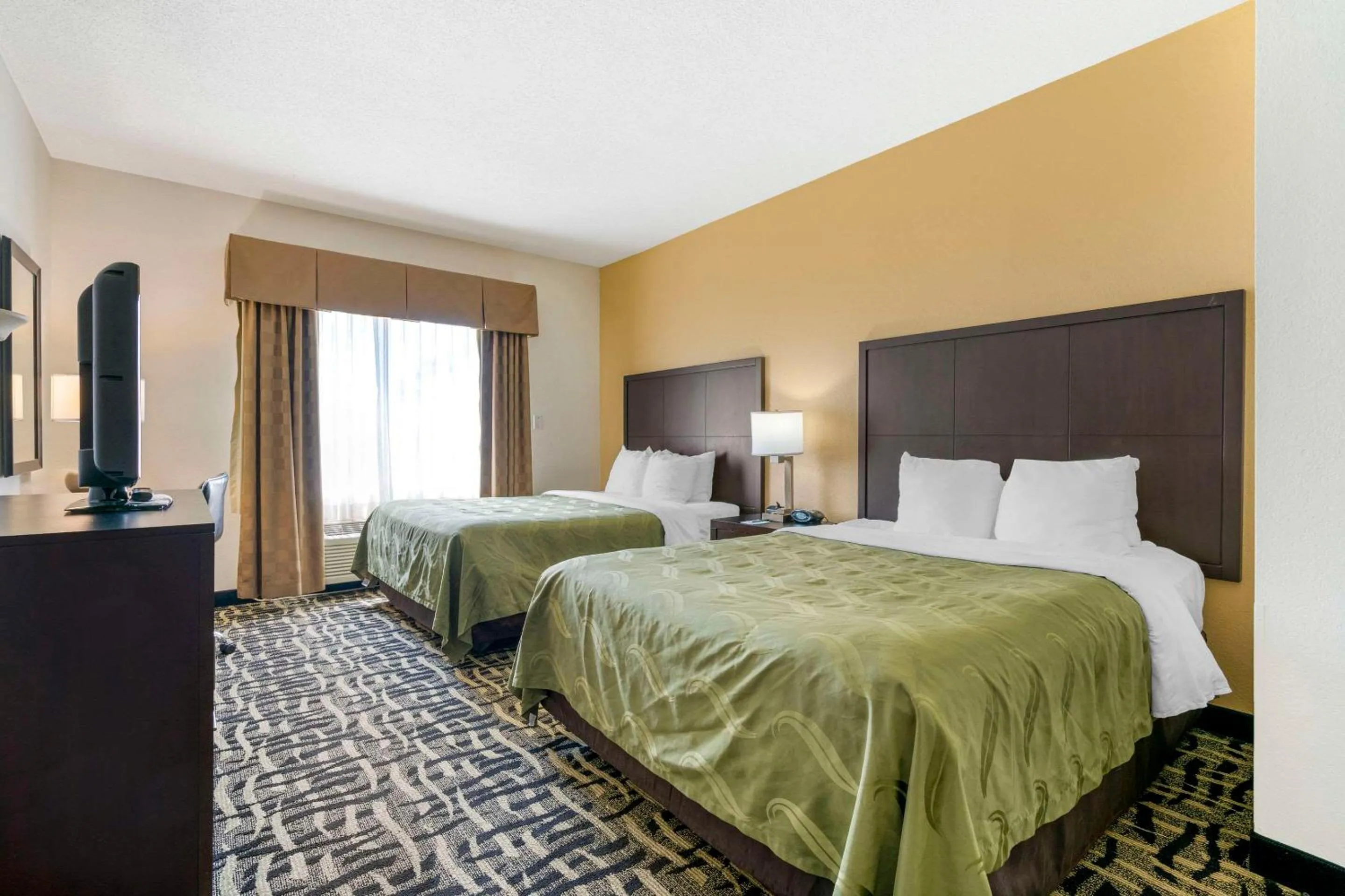 Bedroom, Bed in Quality Suites La Grange