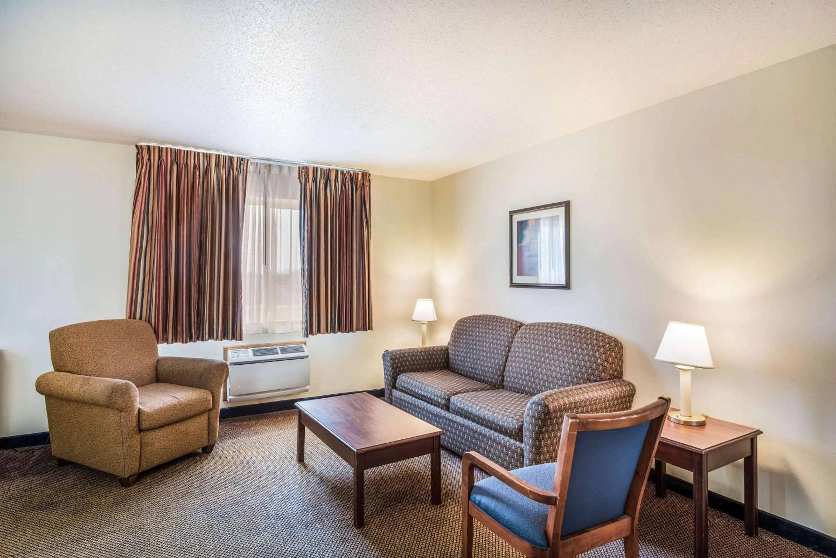 Photo of the whole room in Quality Inn & Suites Eldridge Davenport North