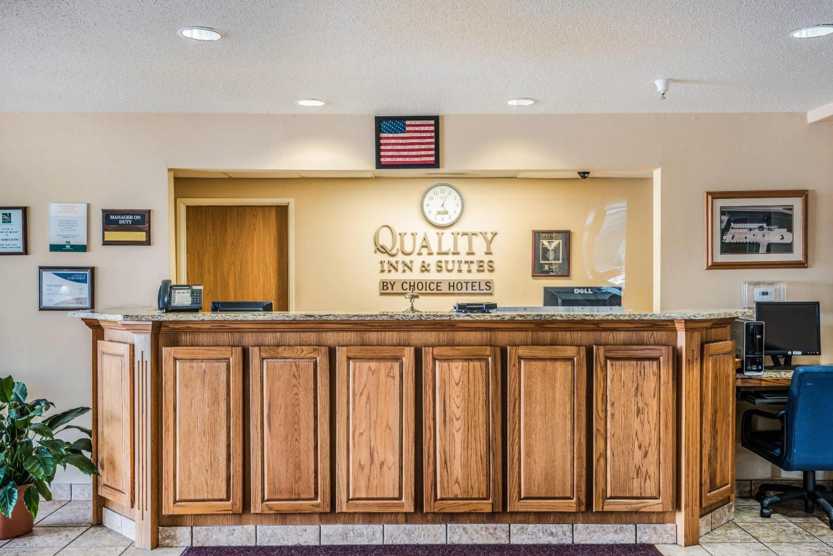 Lobby or reception in Quality Inn & Suites Eldridge Davenport North