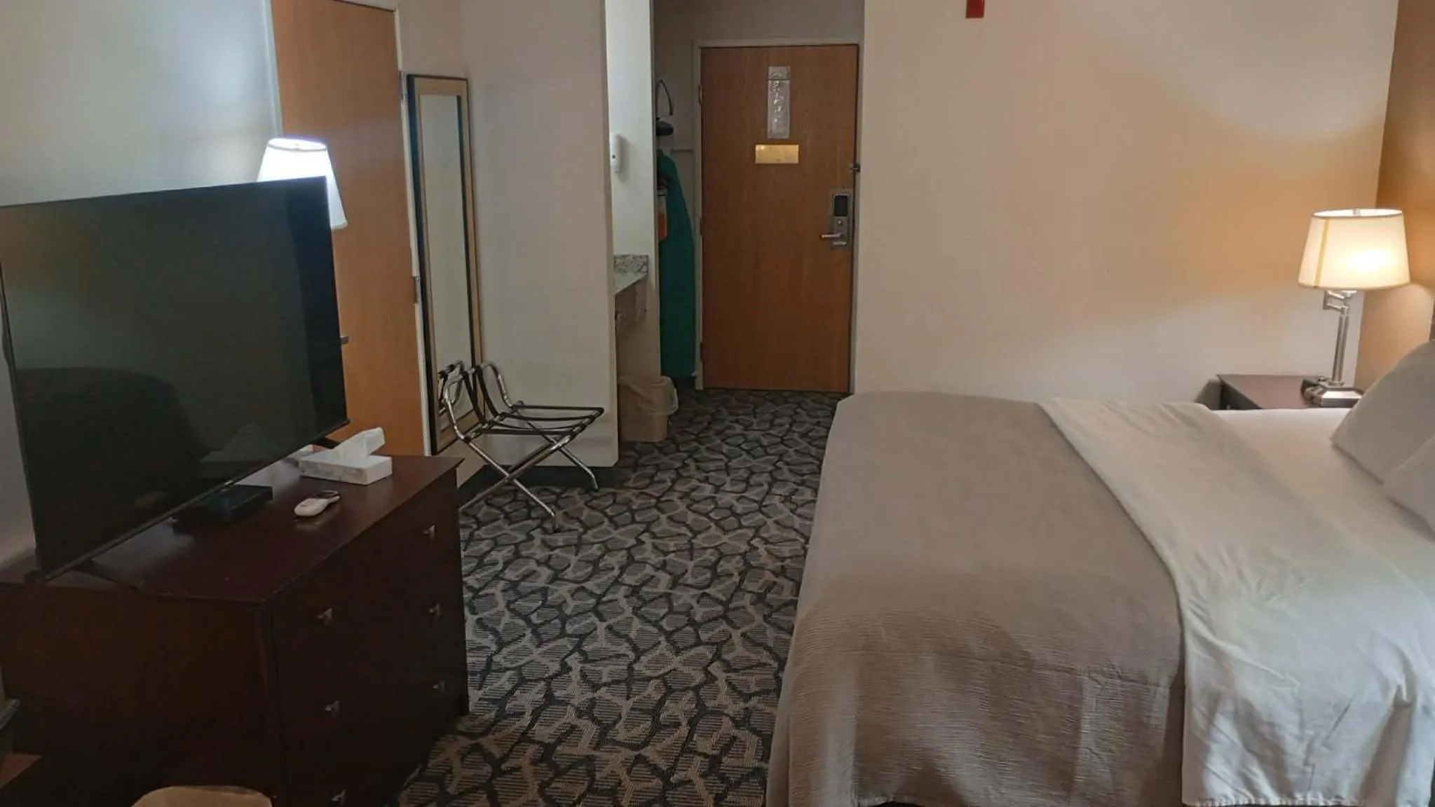 Bed in Quality Inn & Suites Eldridge Davenport North