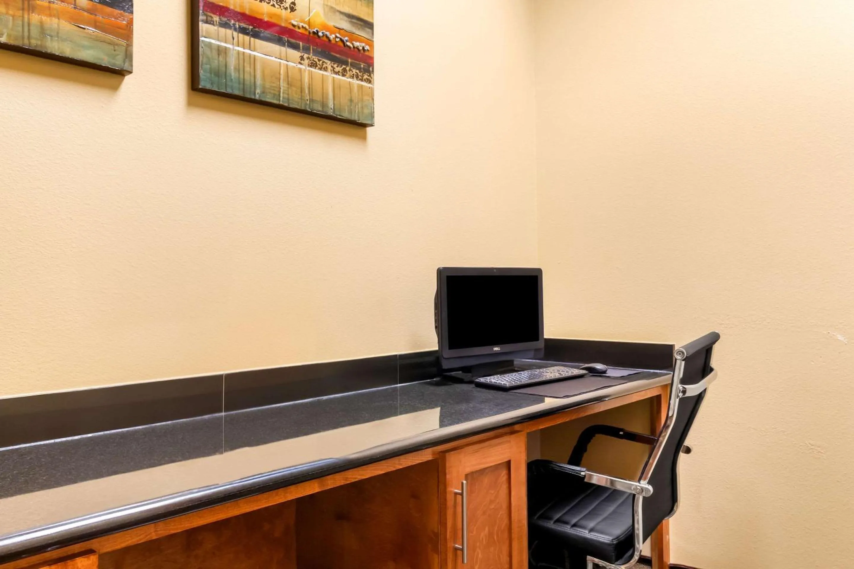 Business facilities in Comfort Suites at Katy Mills