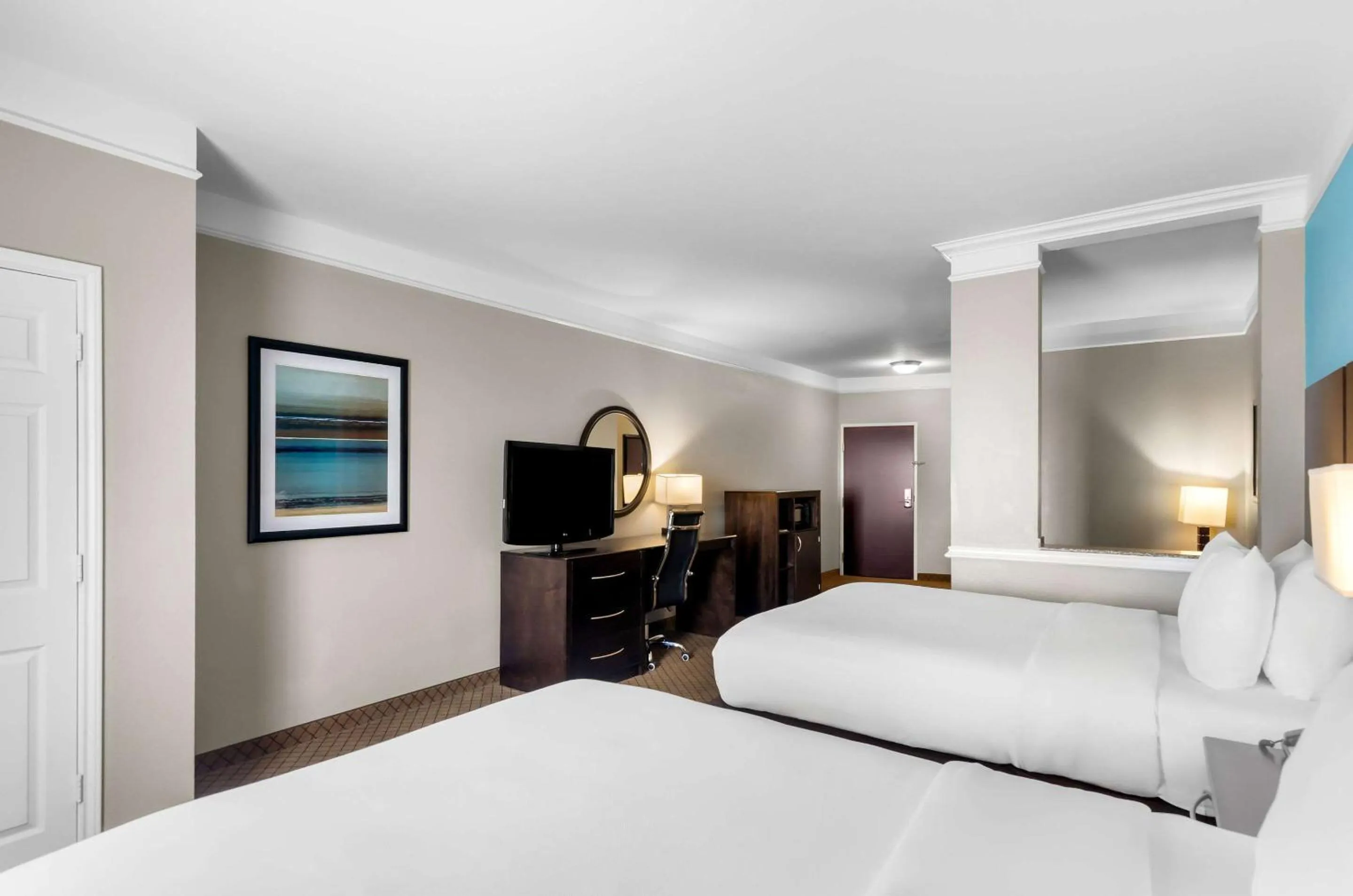 Bedroom, Bed in Comfort Suites at Katy Mills