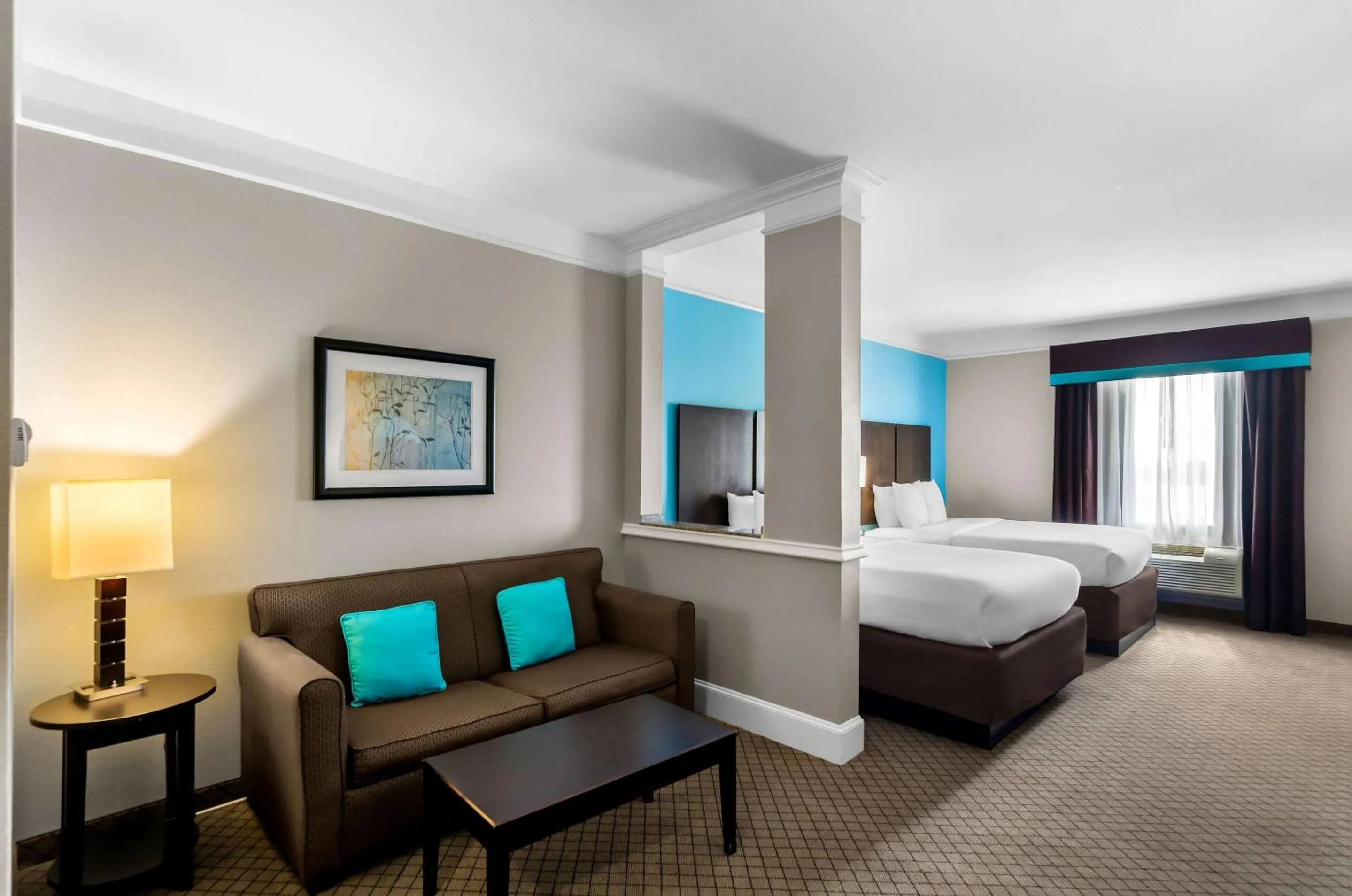 Bedroom, Bed in Comfort Suites at Katy Mills