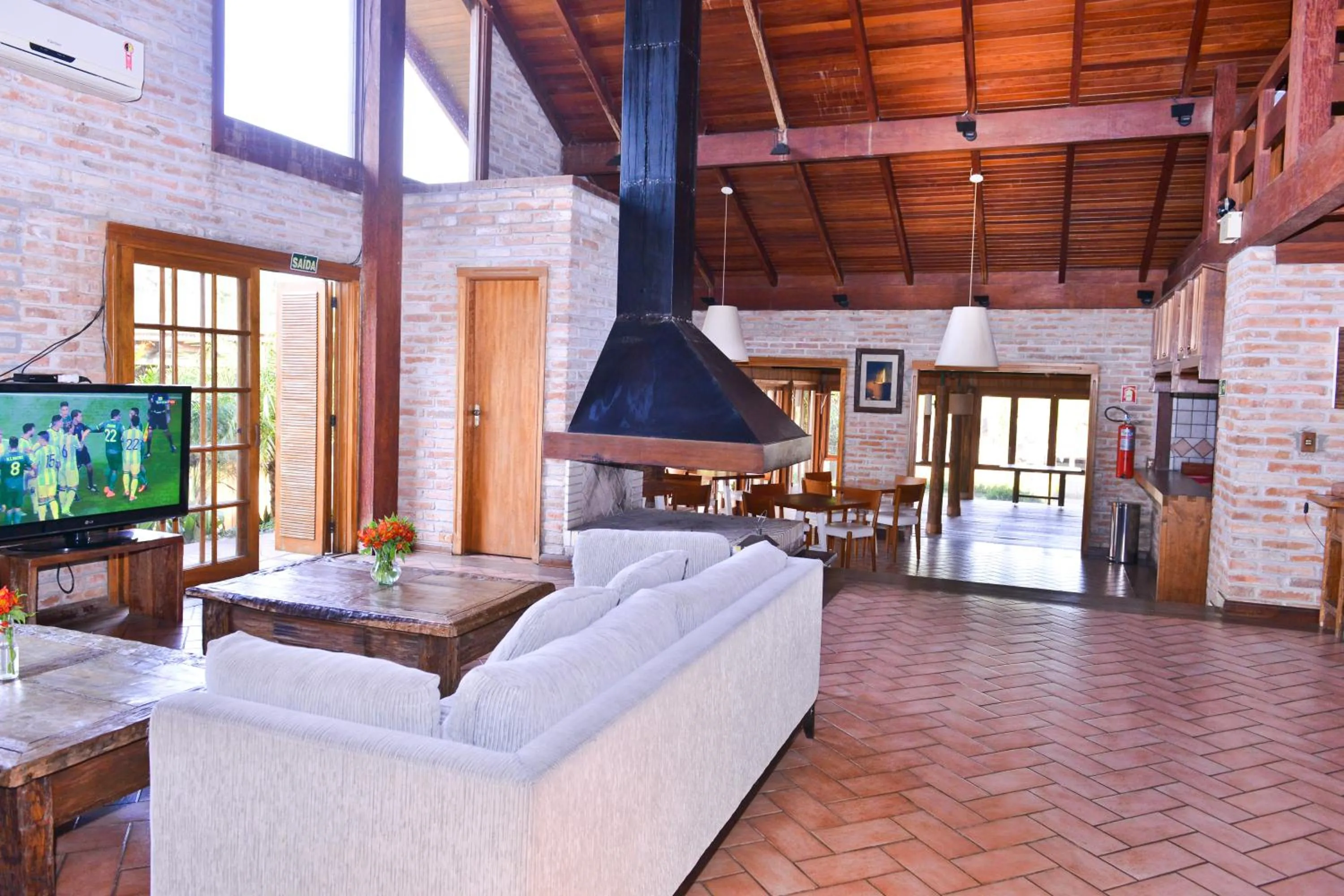 Communal lounge/ TV room in Vila Ventura Ecoresort