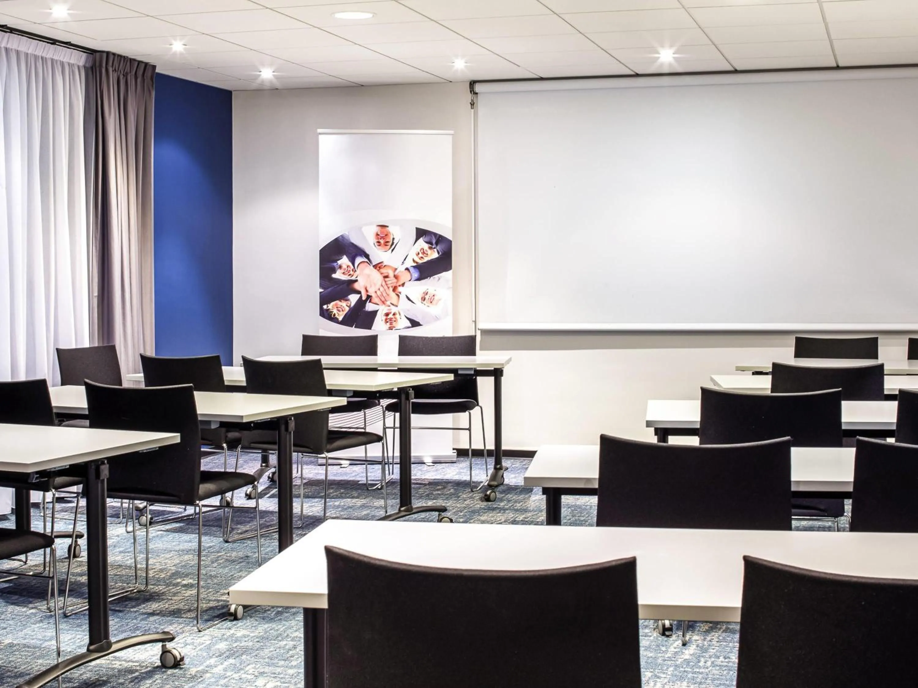 Meeting/conference room in ibis Quimperle