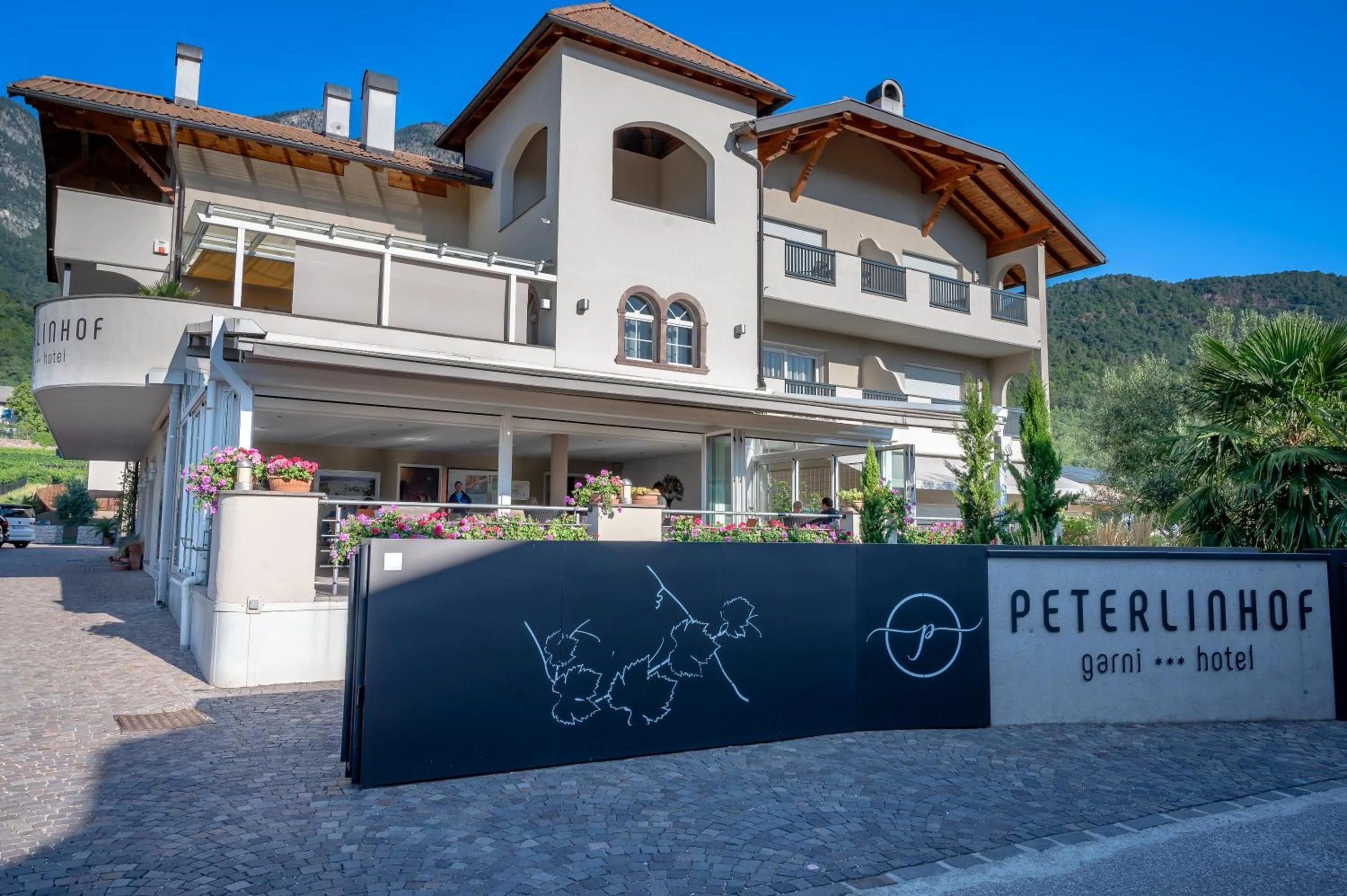 Property building in Garni Hotel Peterlinhof