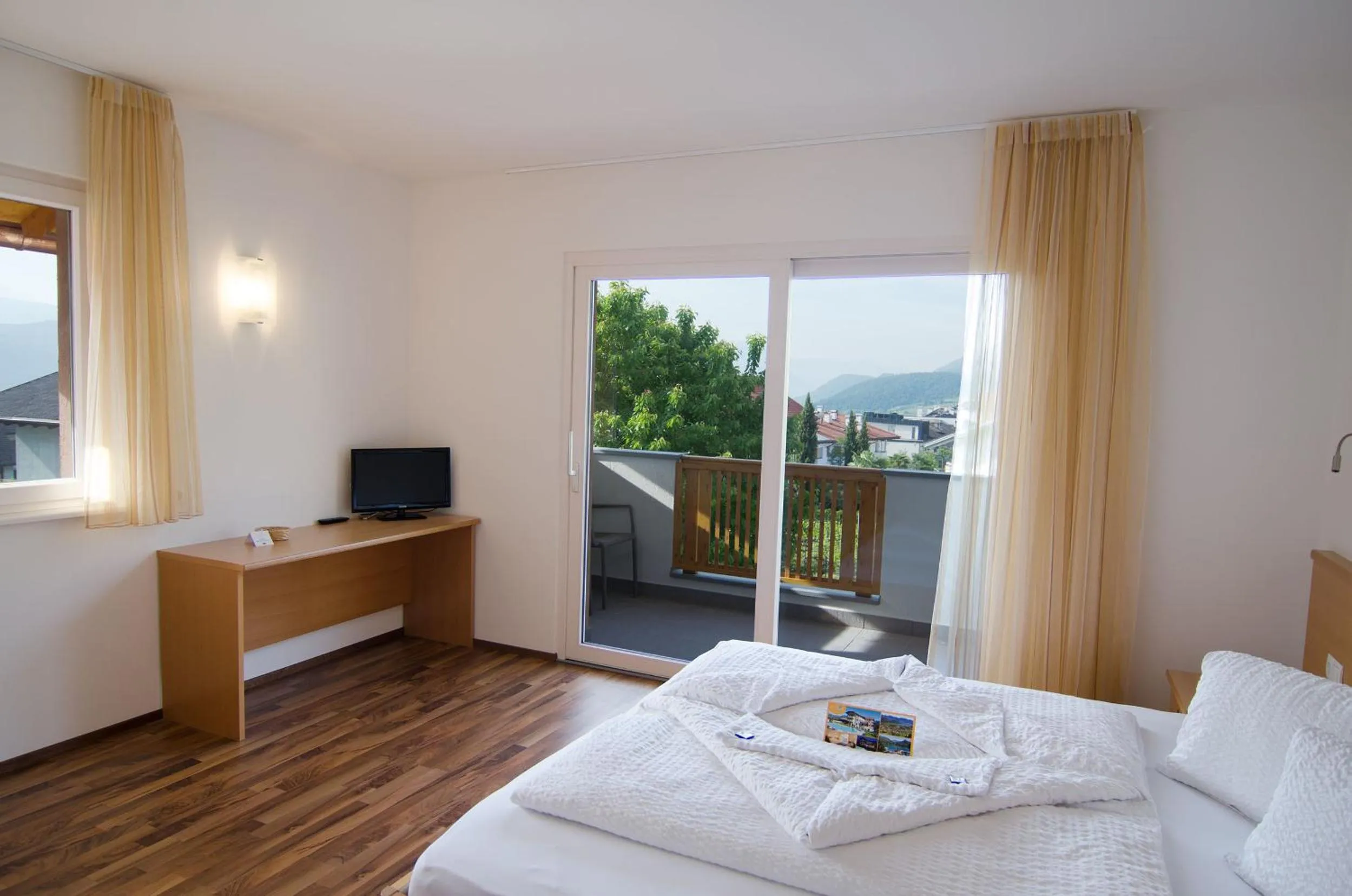 Photo of the whole room, Bed in Garni Hotel Peterlinhof