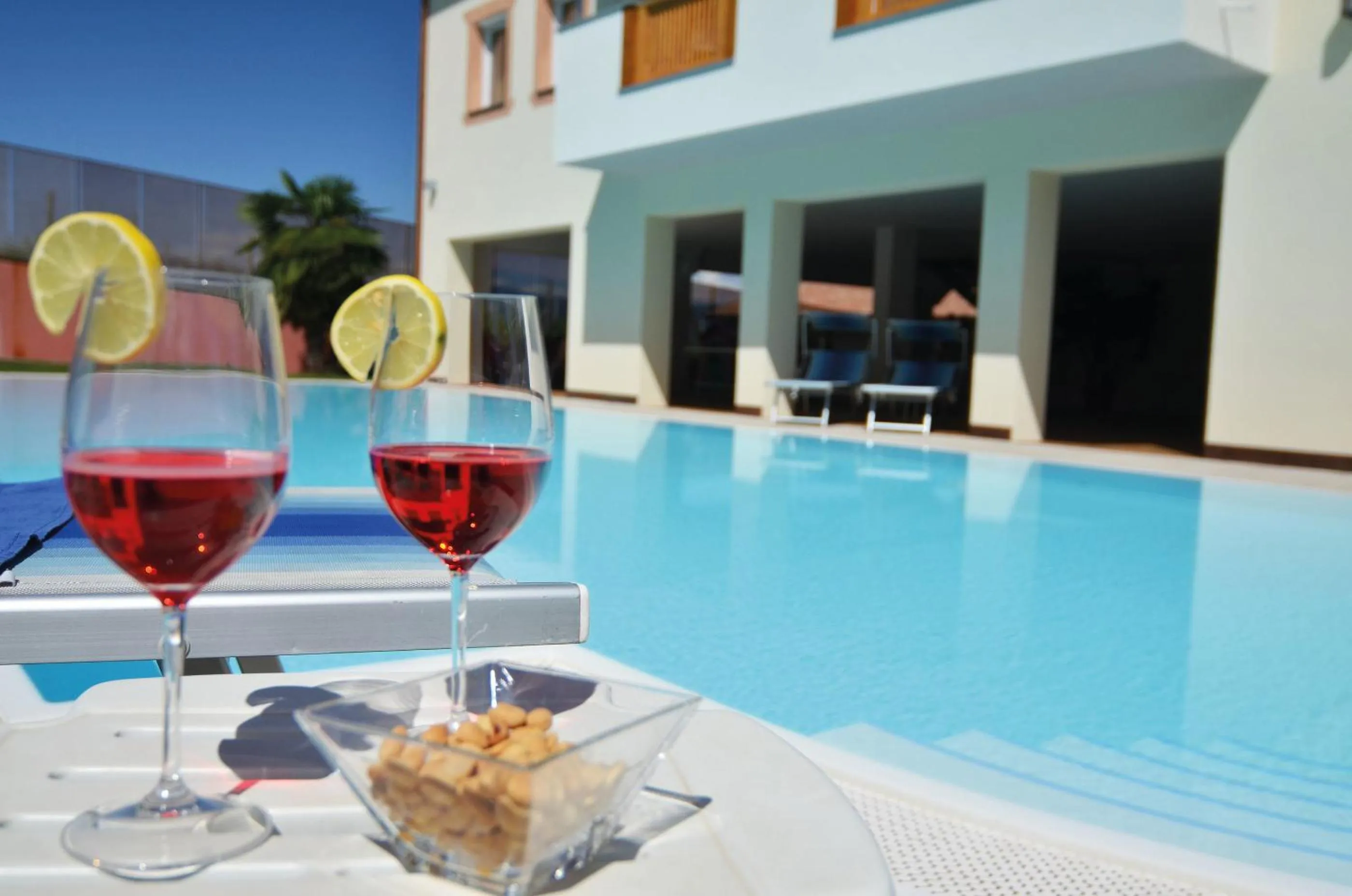 Swimming pool in Garni Hotel Peterlinhof