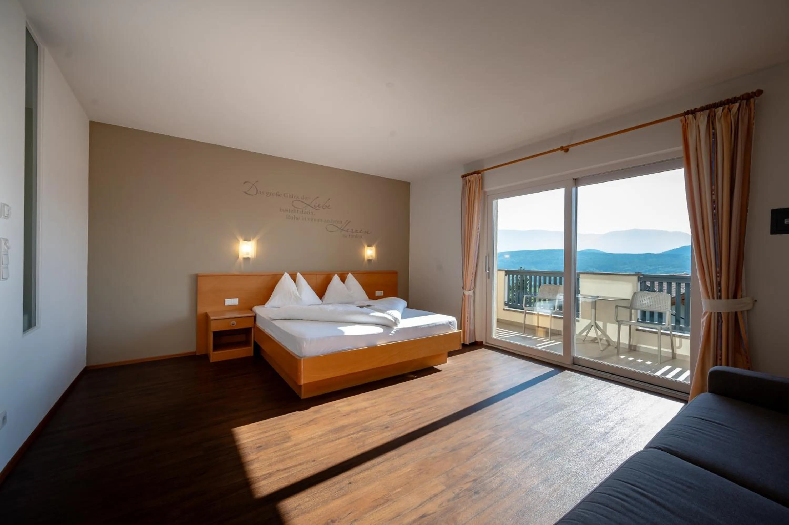 Swimming pool, Bed in Garni Hotel Peterlinhof