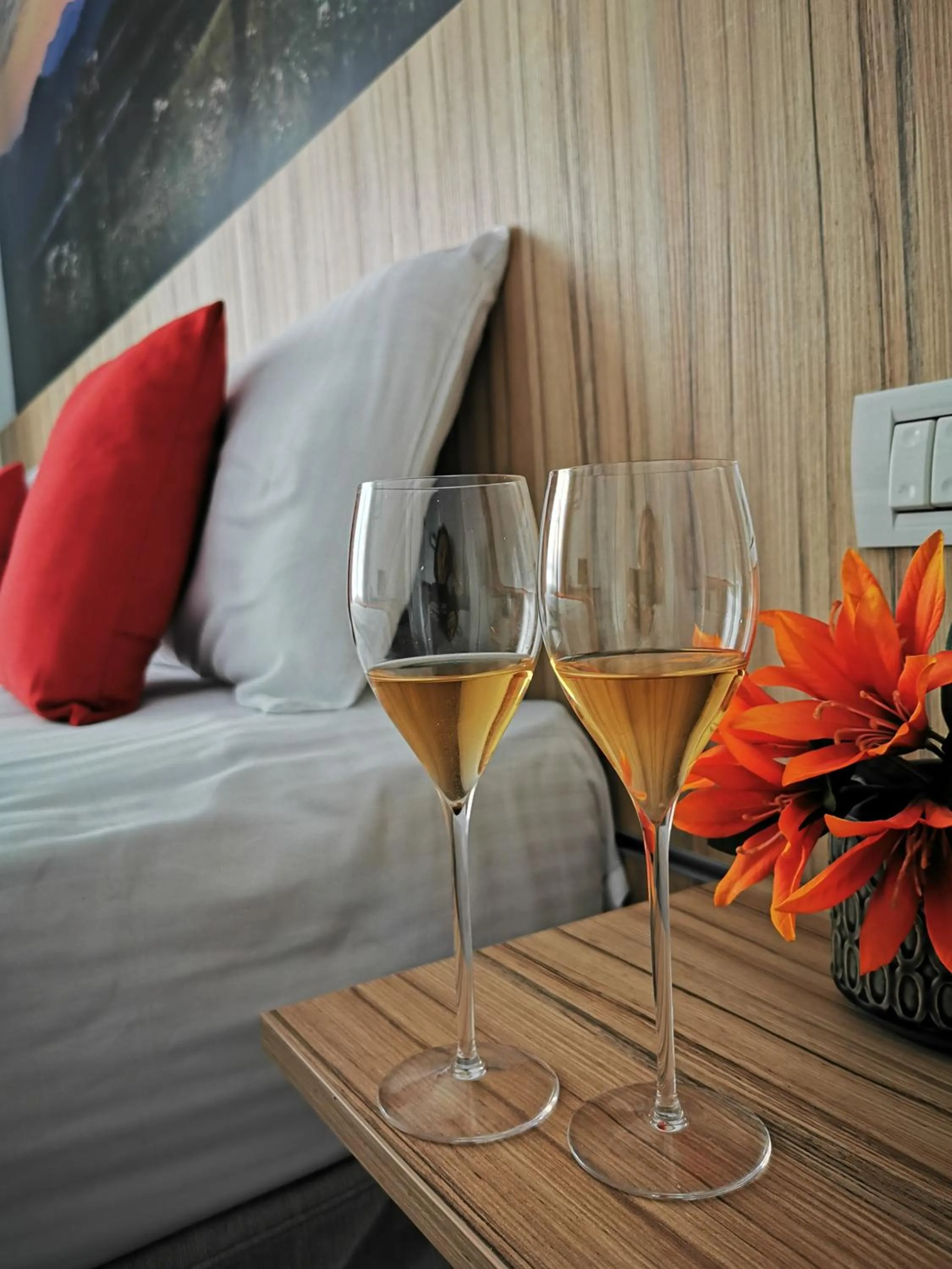 Drinks, Bed in YMY Boutique Residence