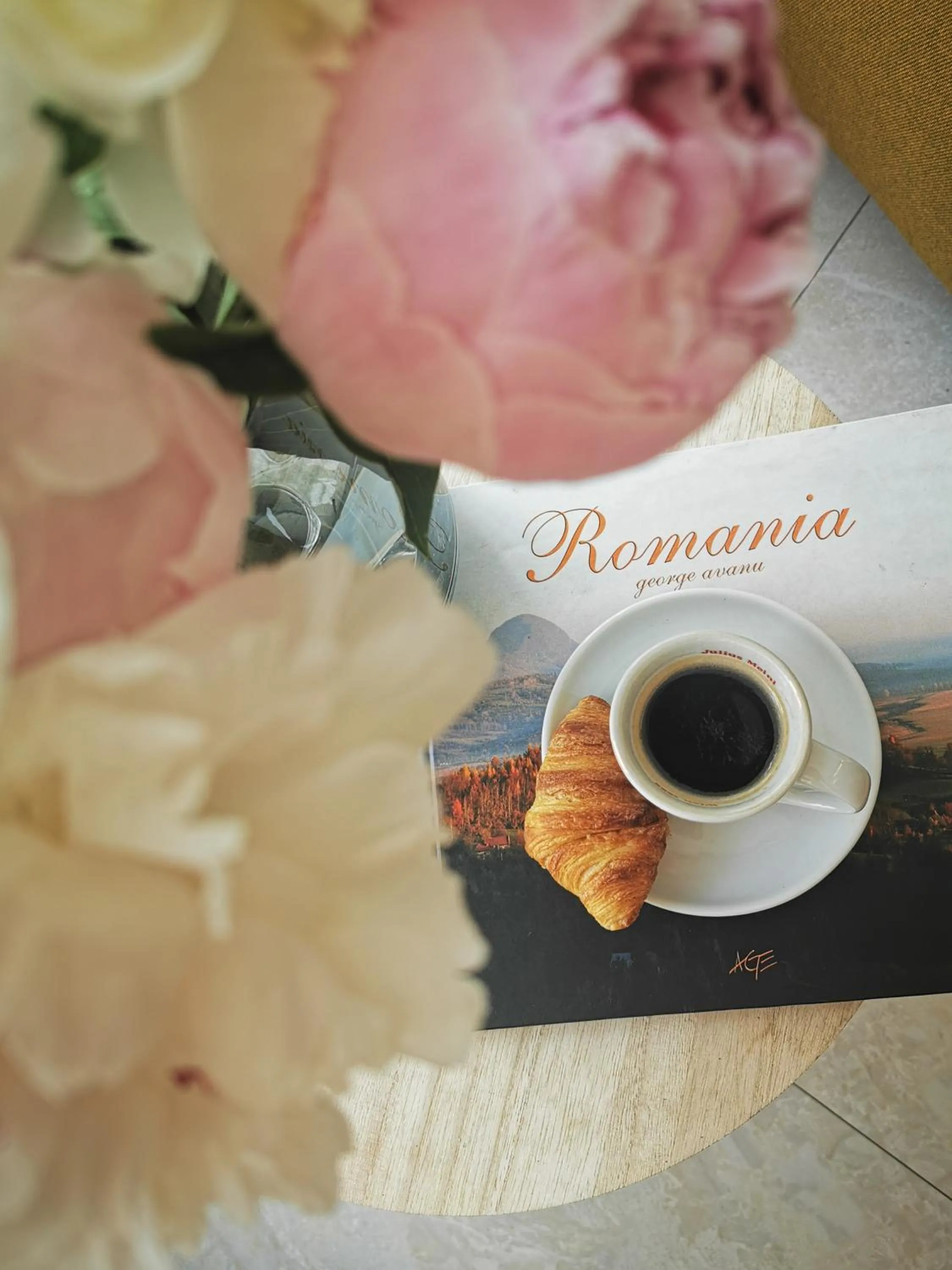 Restaurant/places to eat in YMY Boutique Residence