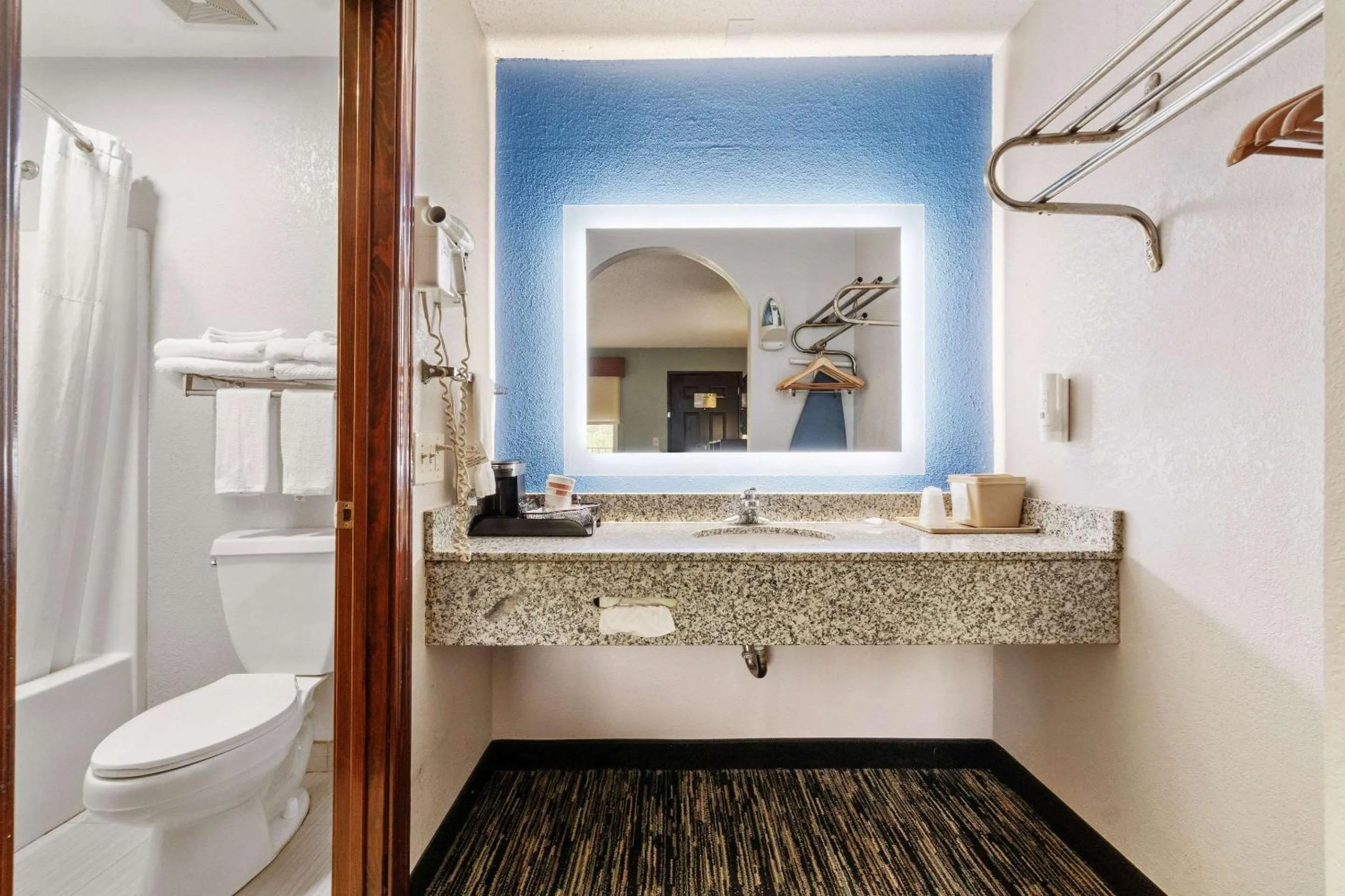 Bedroom in Quality Inn Adairsville-Calhoun South