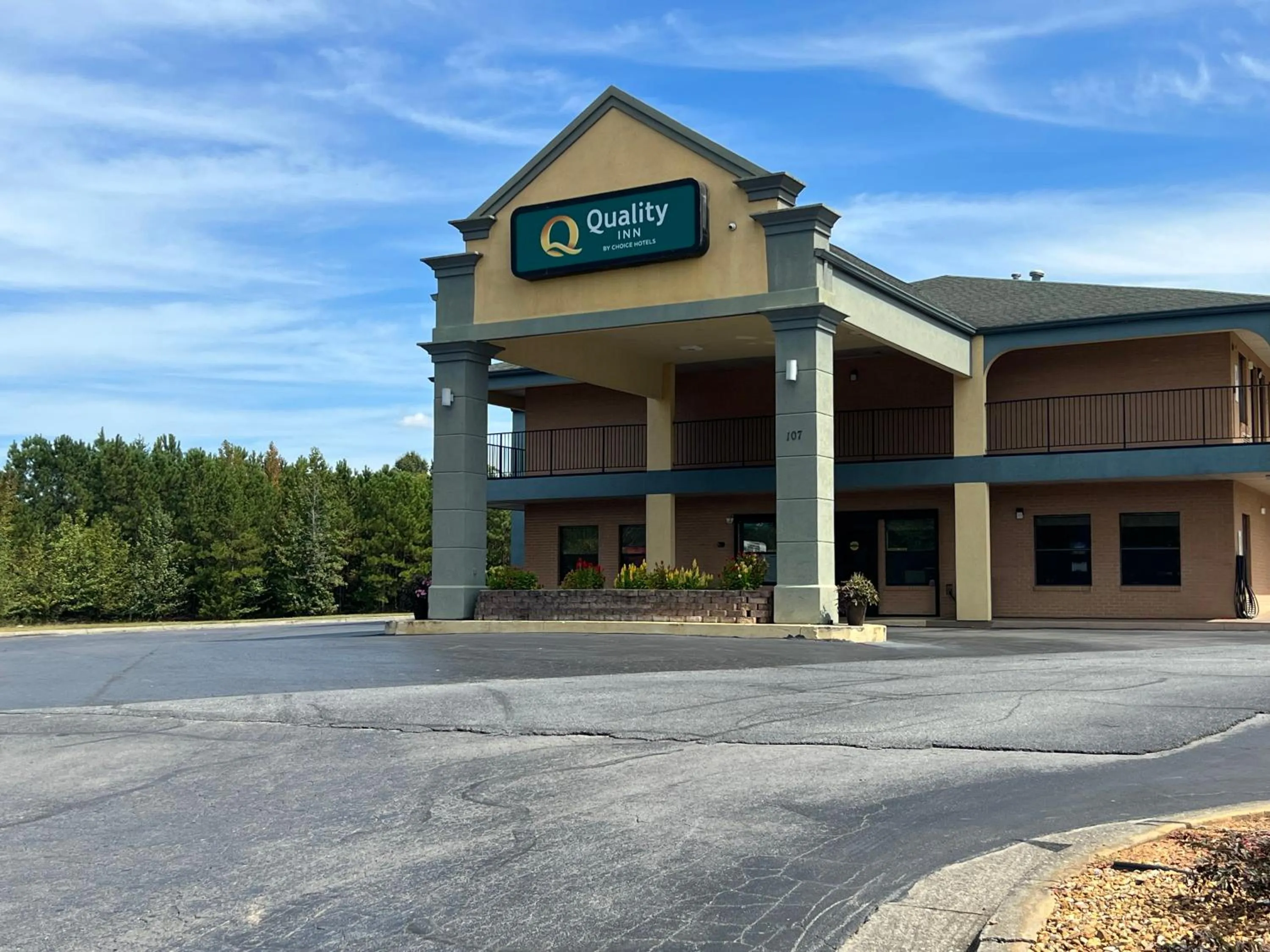 Property building in Quality Inn Adairsville-Calhoun South