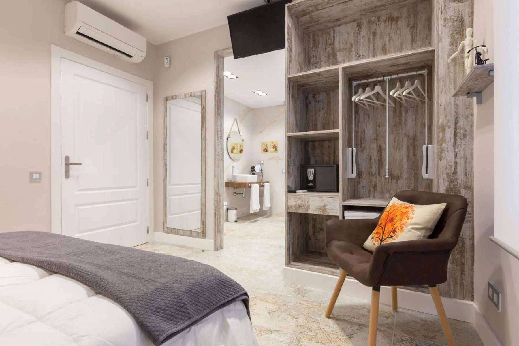 Photo of the whole room, Bed in Urban Sabadell