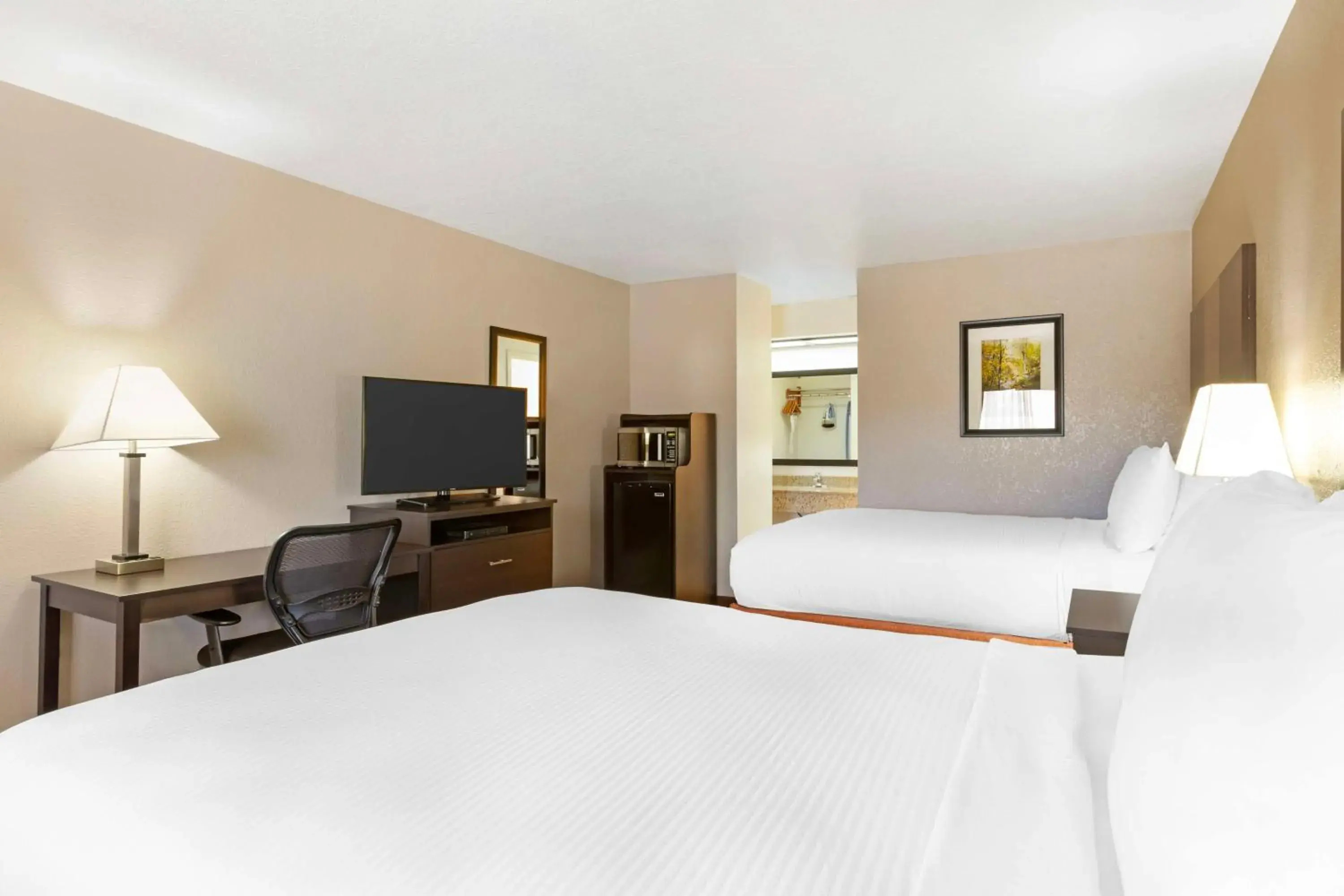 Queen Room with Two Queen Beds in Best Western Sawmill Inn Queen Room with Two Queen Beds in Best Western Sawmill Inn
