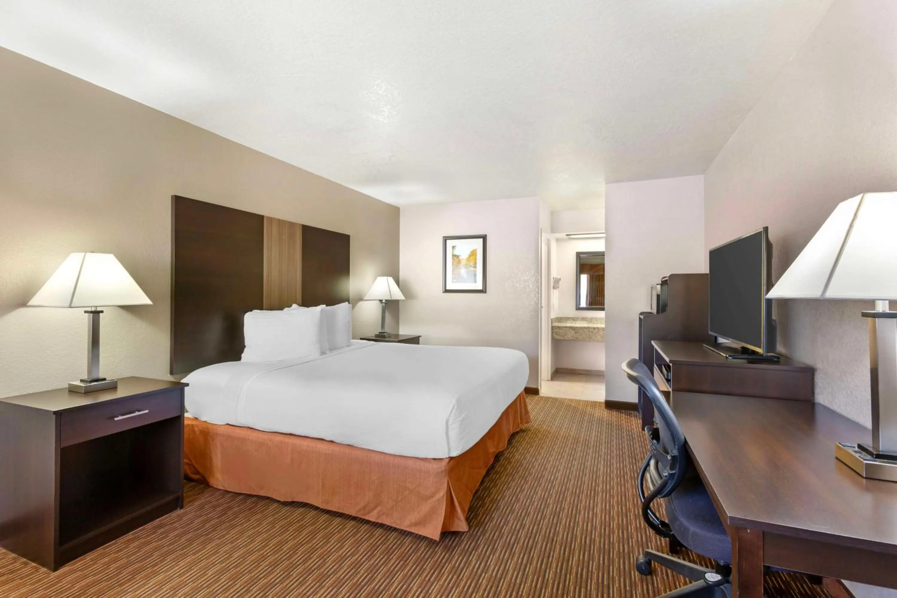 Bedroom, Bed in Best Western Sawmill Inn