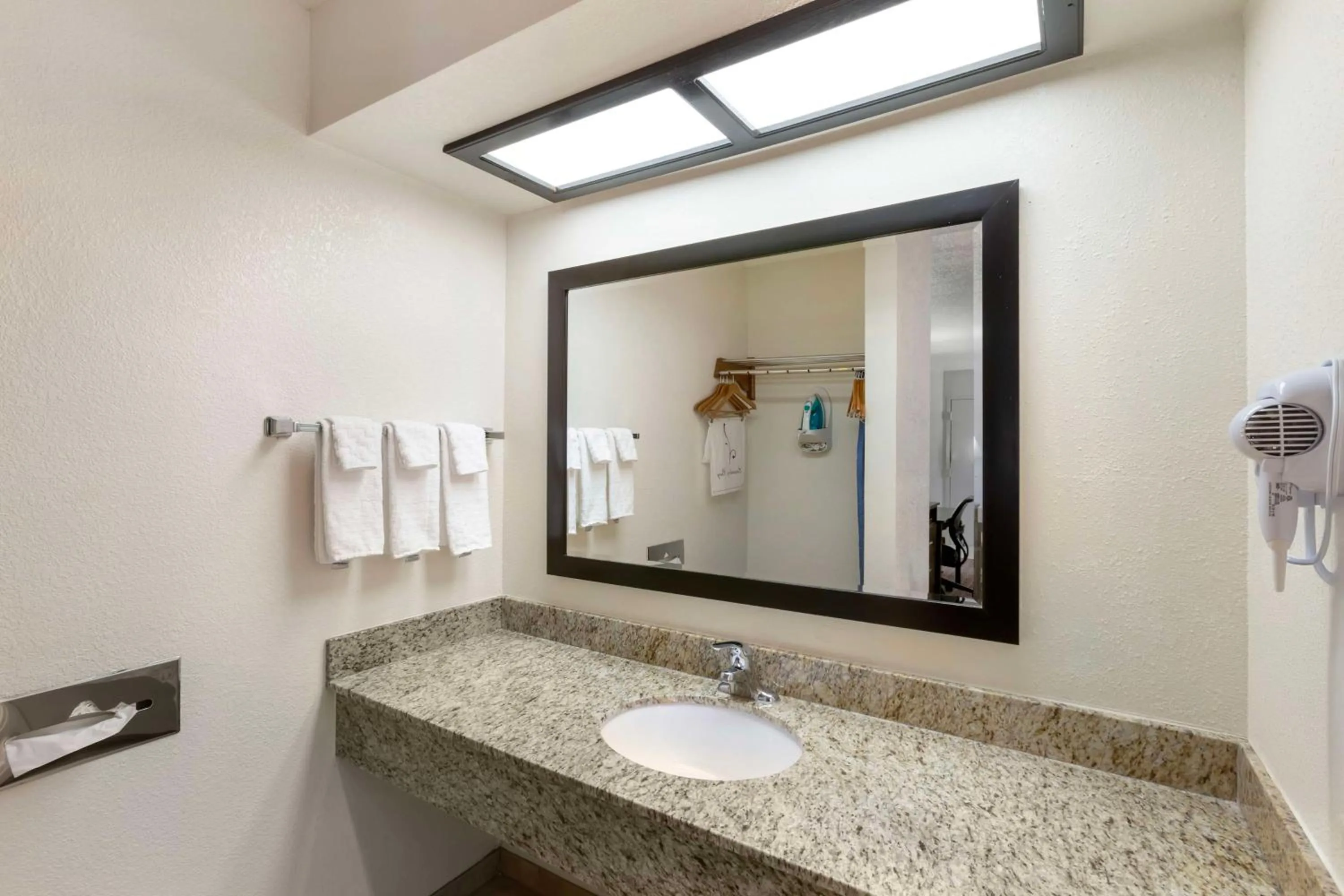 Bathroom in Best Western Sawmill Inn