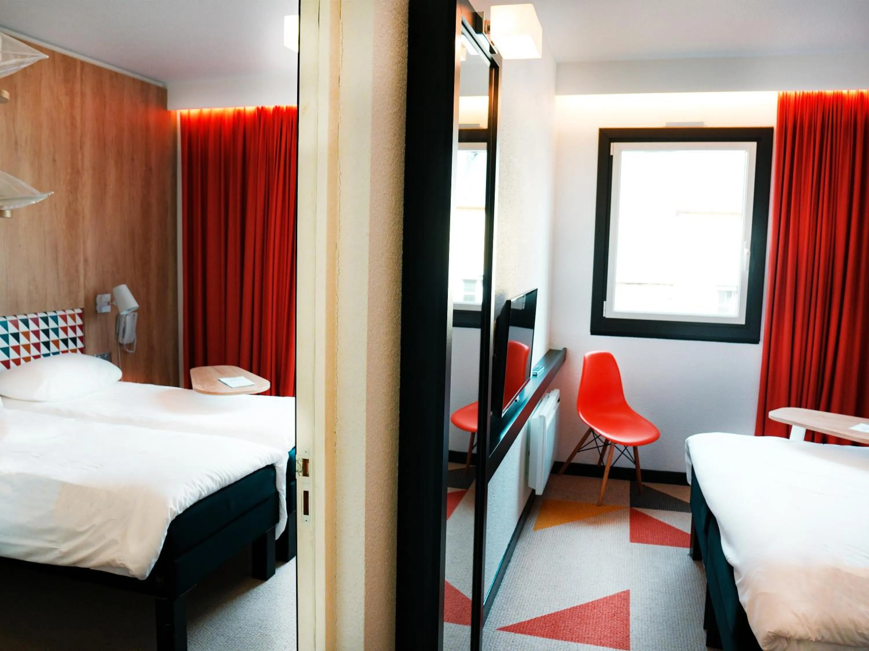 Photo of the whole room, Bed in ibis Styles Caen Centre Historique