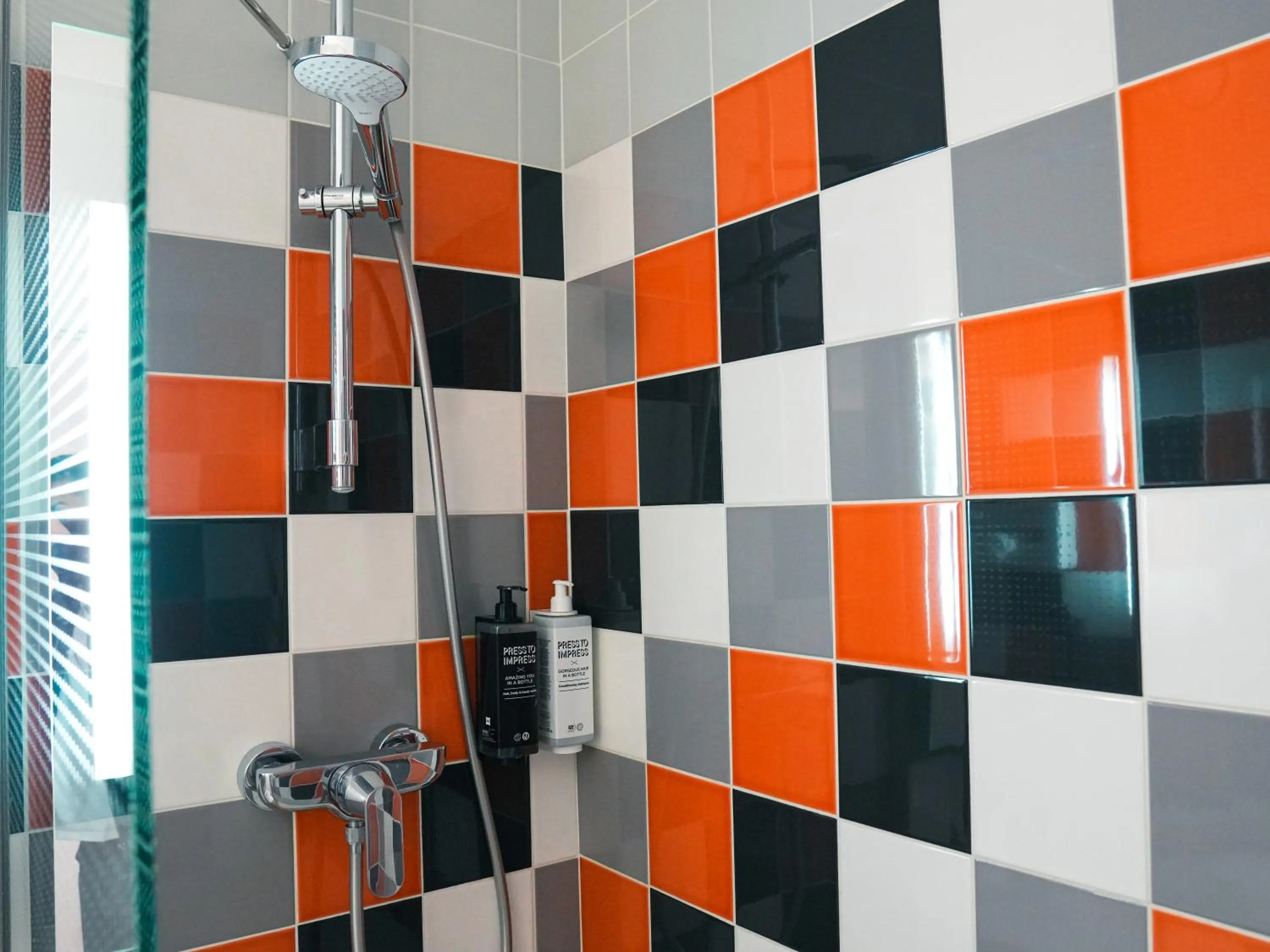 Bathroom in ibis Styles Caen Centre Historique