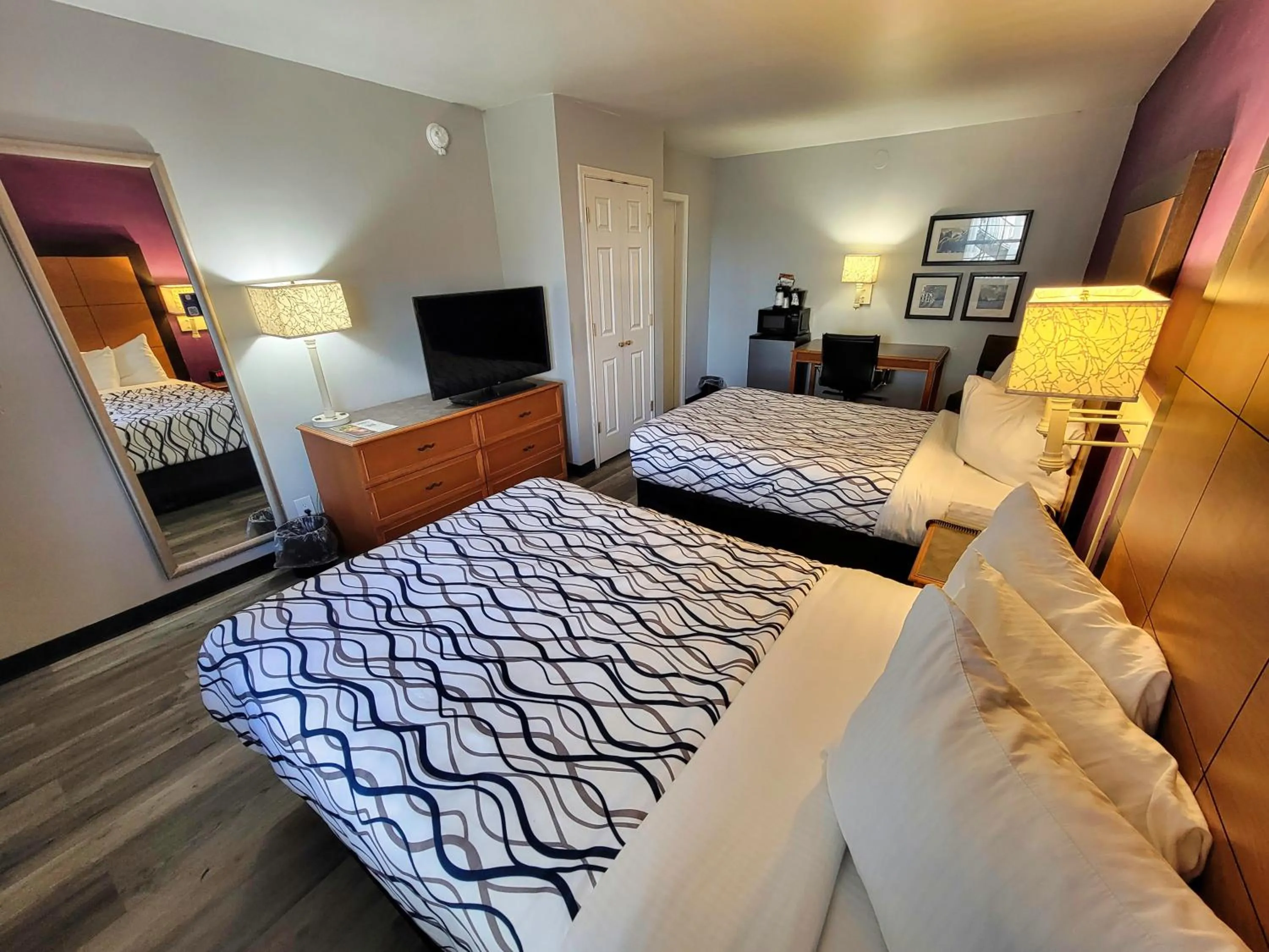 TV and multimedia, Bed in La Quinta Inn by Wyndham Amarillo West Medical Center