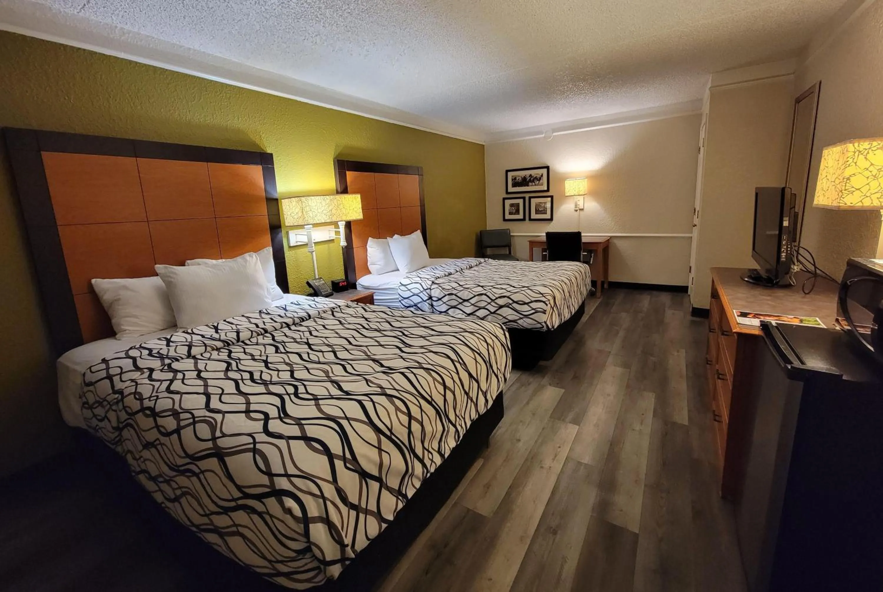 Photo of the whole room, Bed in La Quinta Inn by Wyndham Amarillo West Medical Center