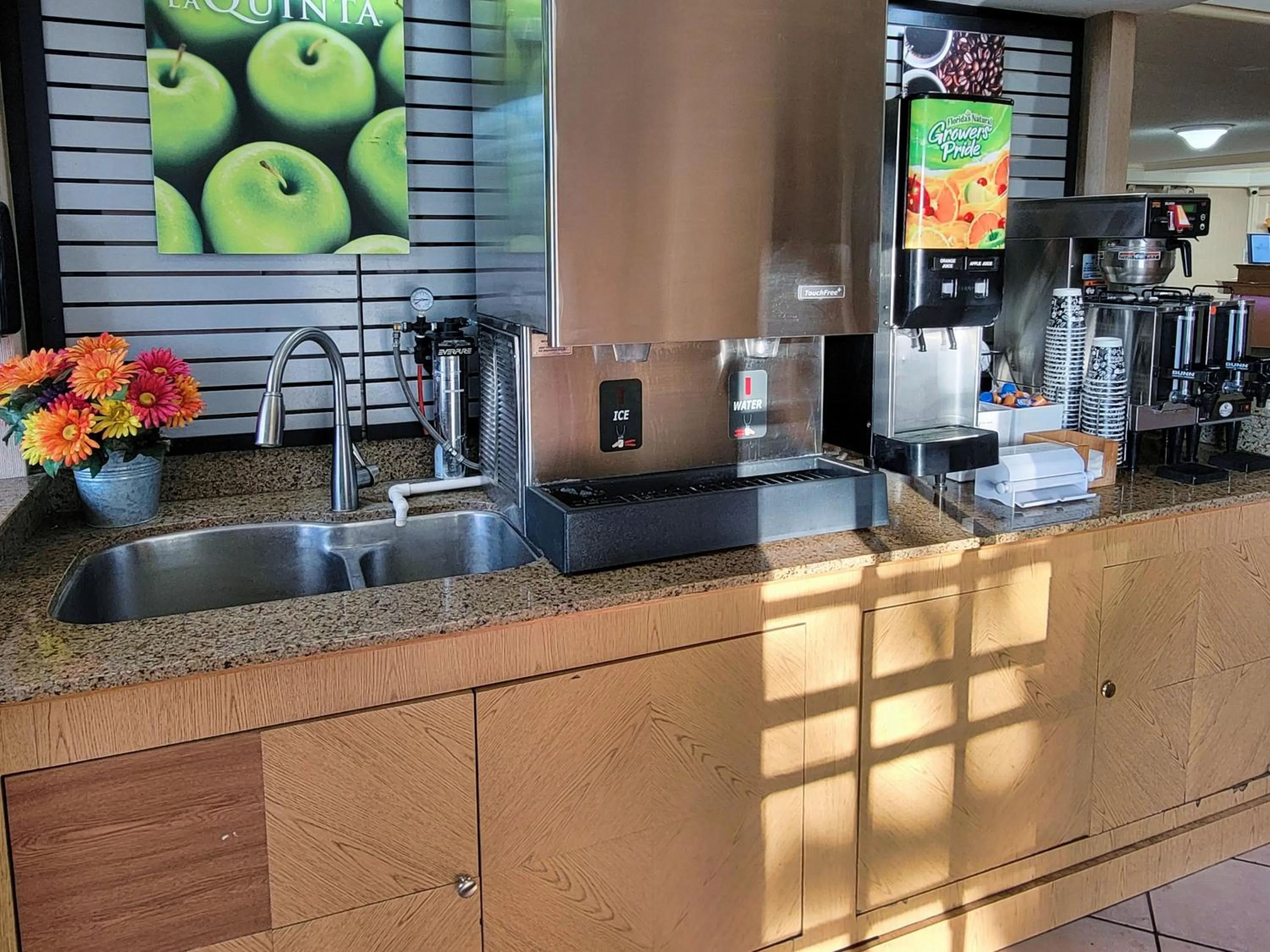 Restaurant/places to eat in La Quinta Inn by Wyndham Amarillo West Medical Center