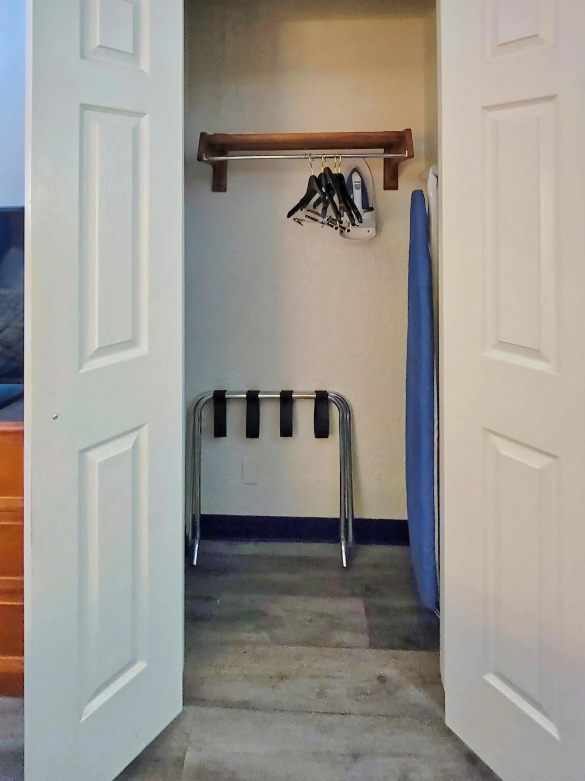 wardrobe in La Quinta Inn by Wyndham Amarillo West Medical Center