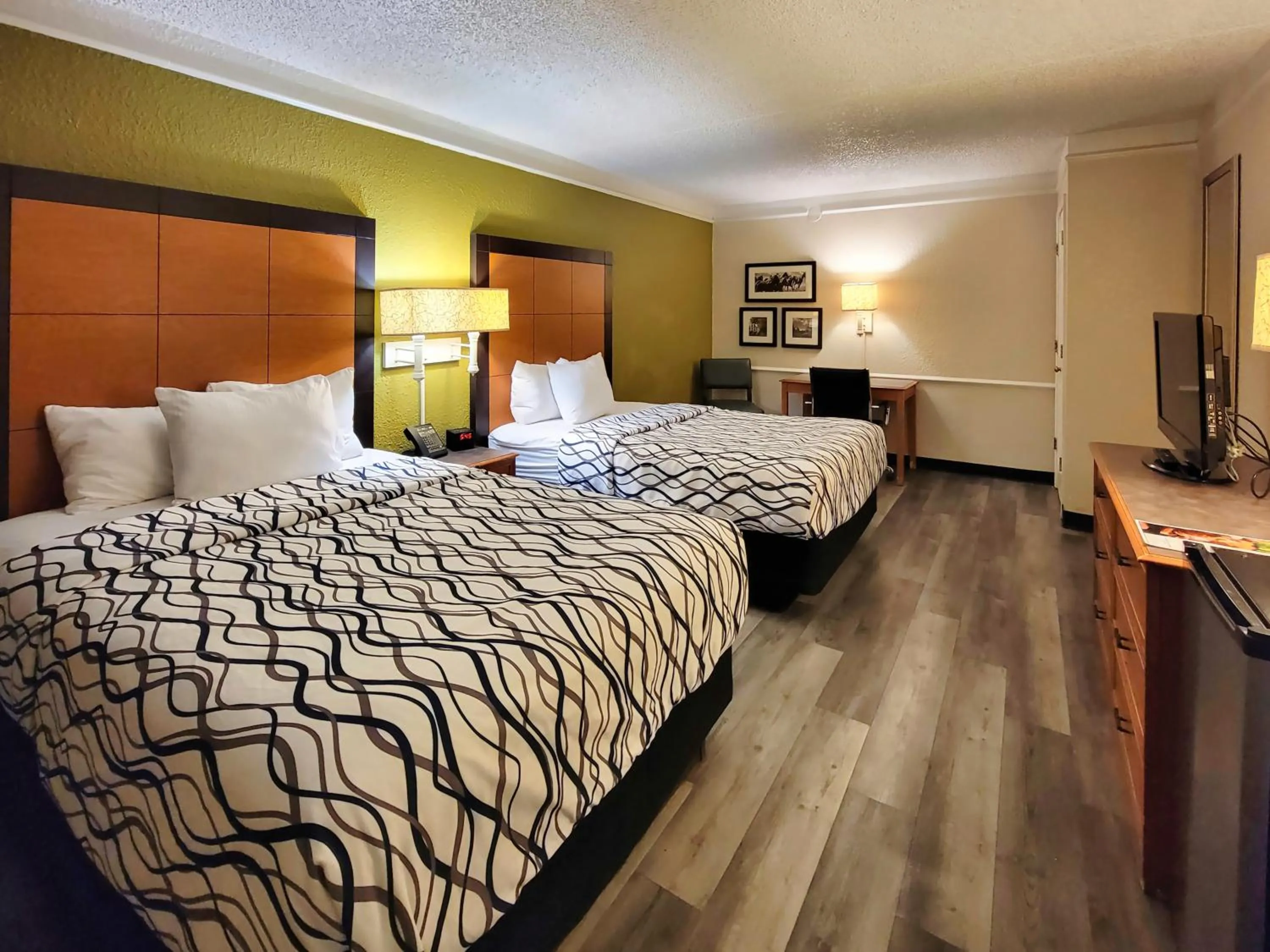 Bed in La Quinta Inn by Wyndham Amarillo West Medical Center