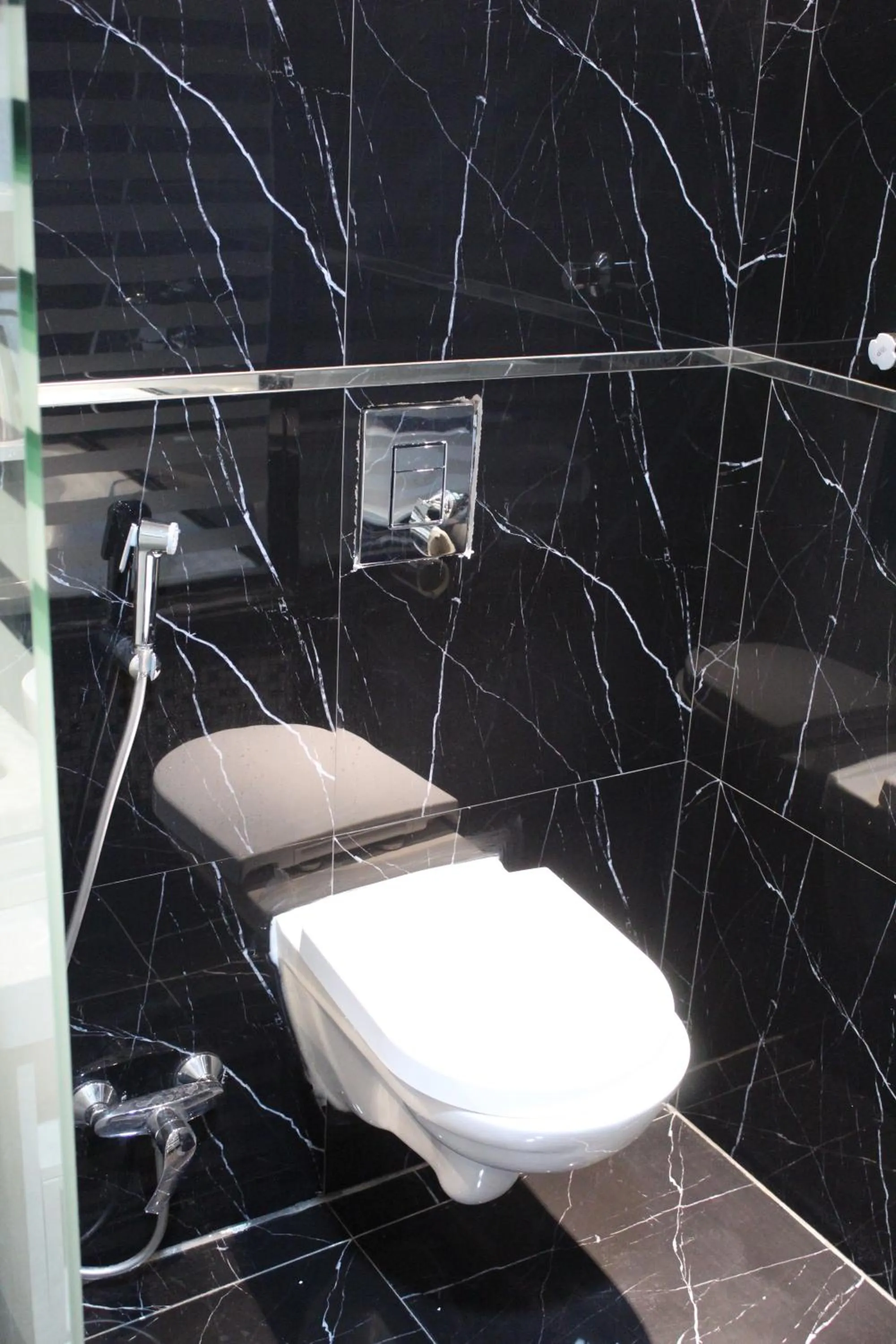 Bathroom in هذه ليلتي فرع اليرموك- This Lailaty Al Yarmouk Branch