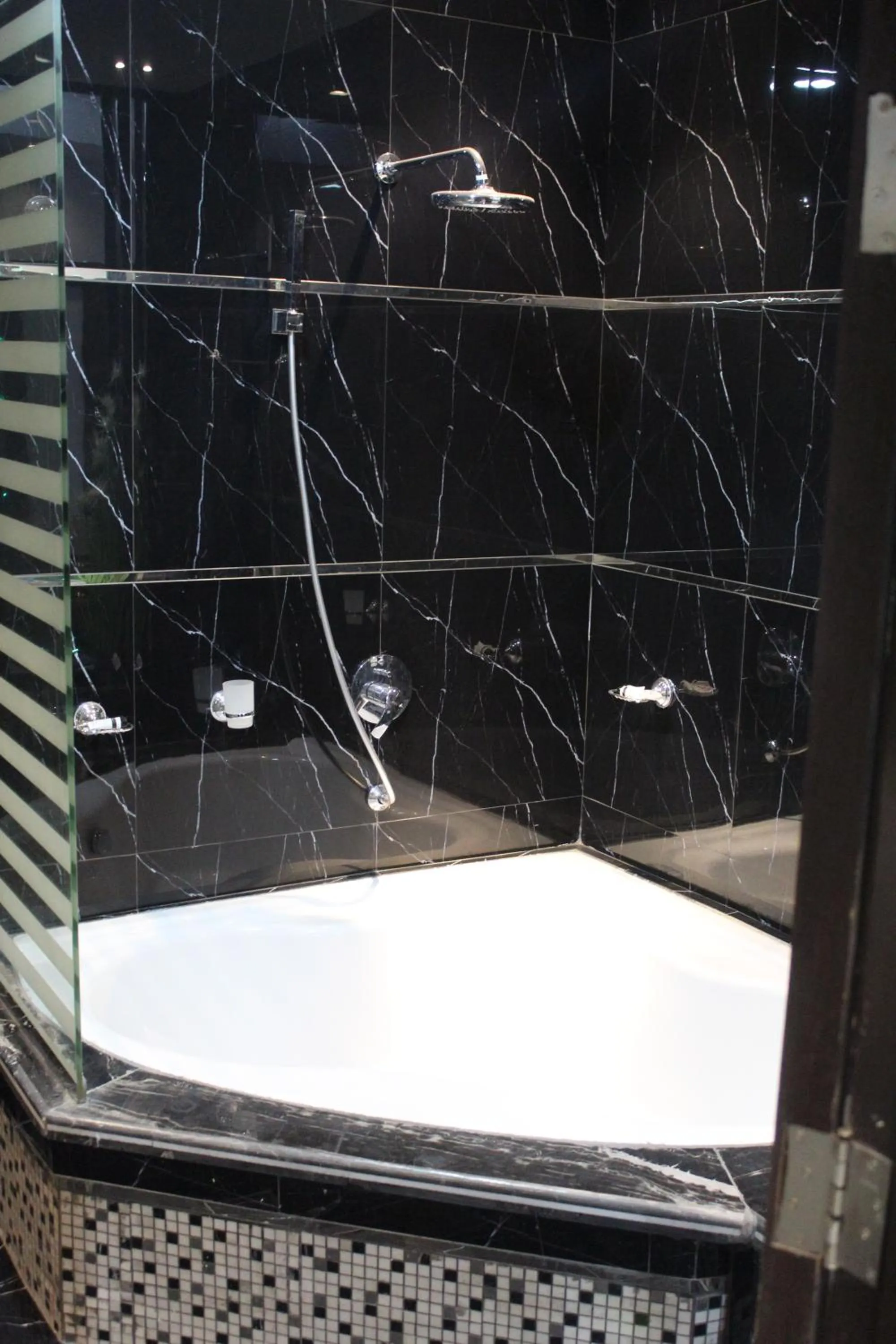 Bathroom in هذه ليلتي فرع اليرموك- This Lailaty Al Yarmouk Branch